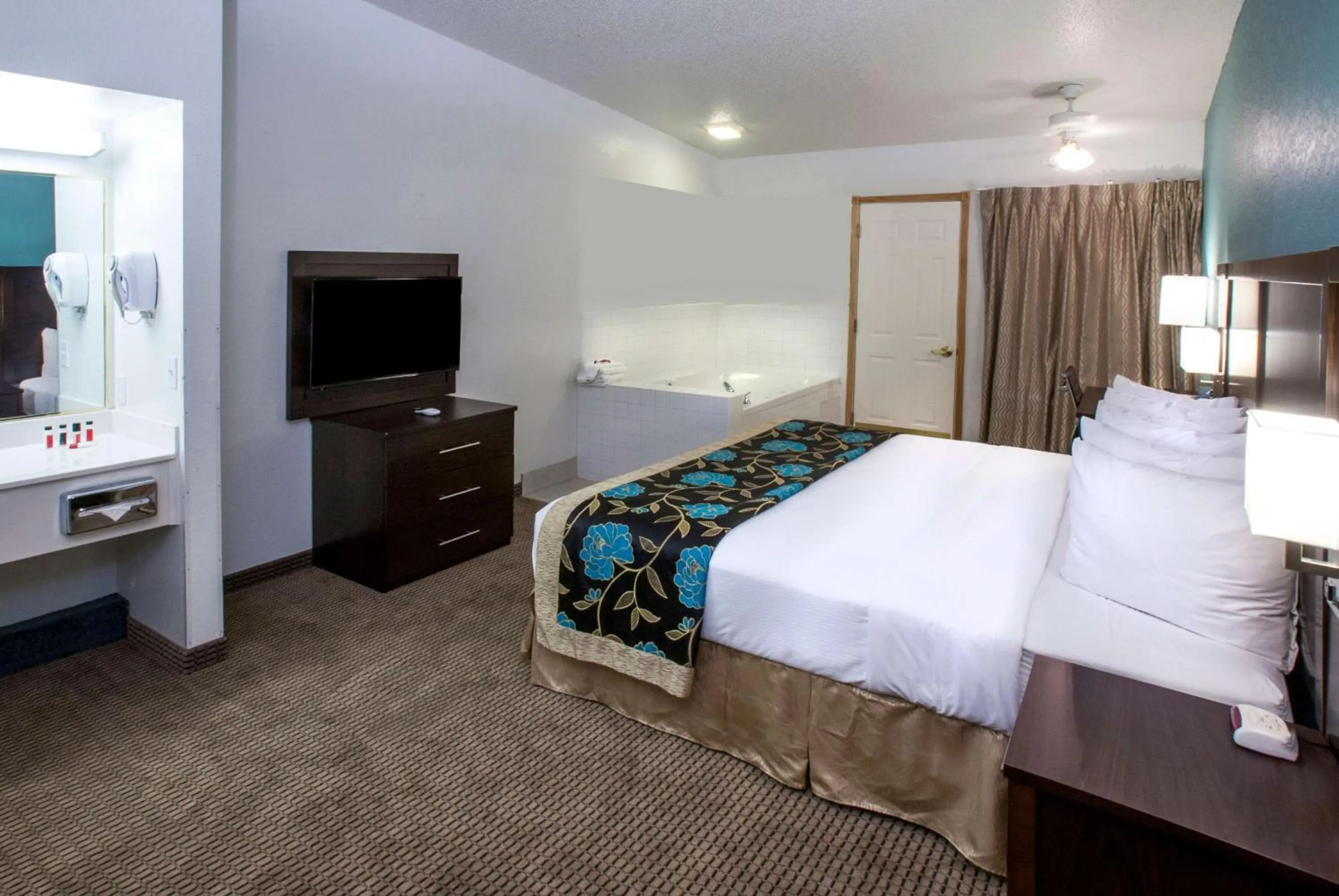 Photo of the whole room, Bed in Baymont by Wyndham Keystone Near Mt. Rushmore