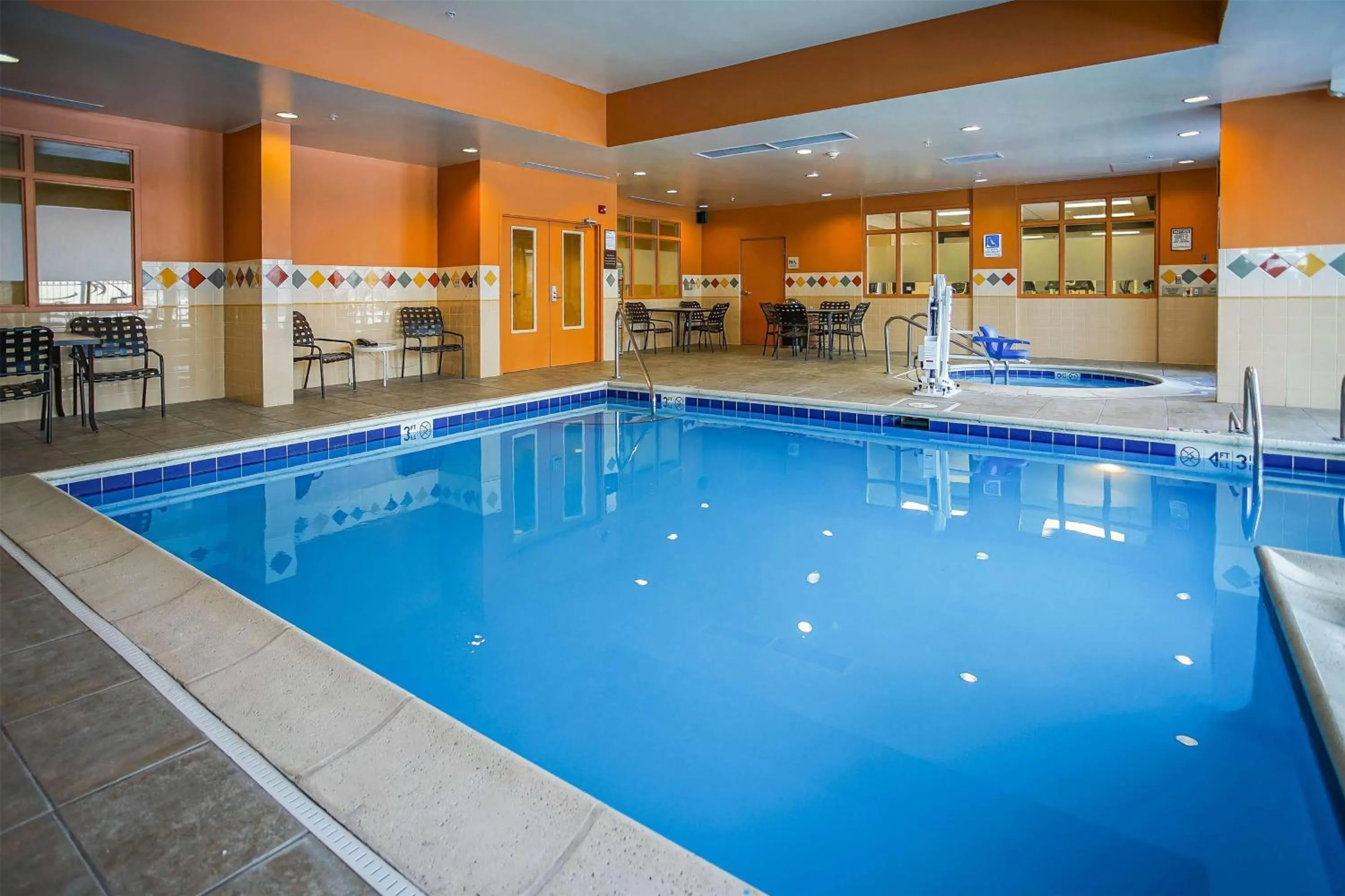 Swimming pool in Wyndham Garden Kankakee