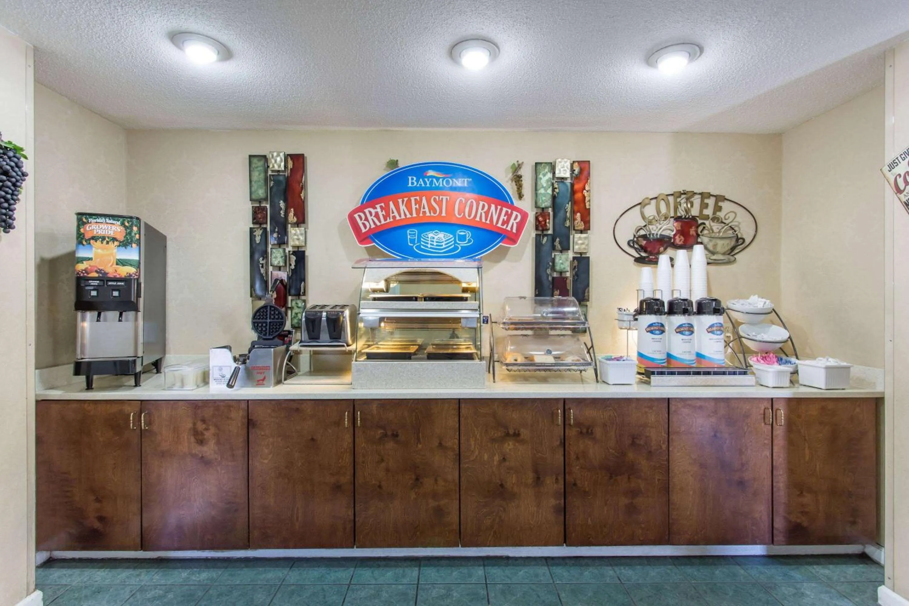 Breakfast in Baymont Inn & Suites