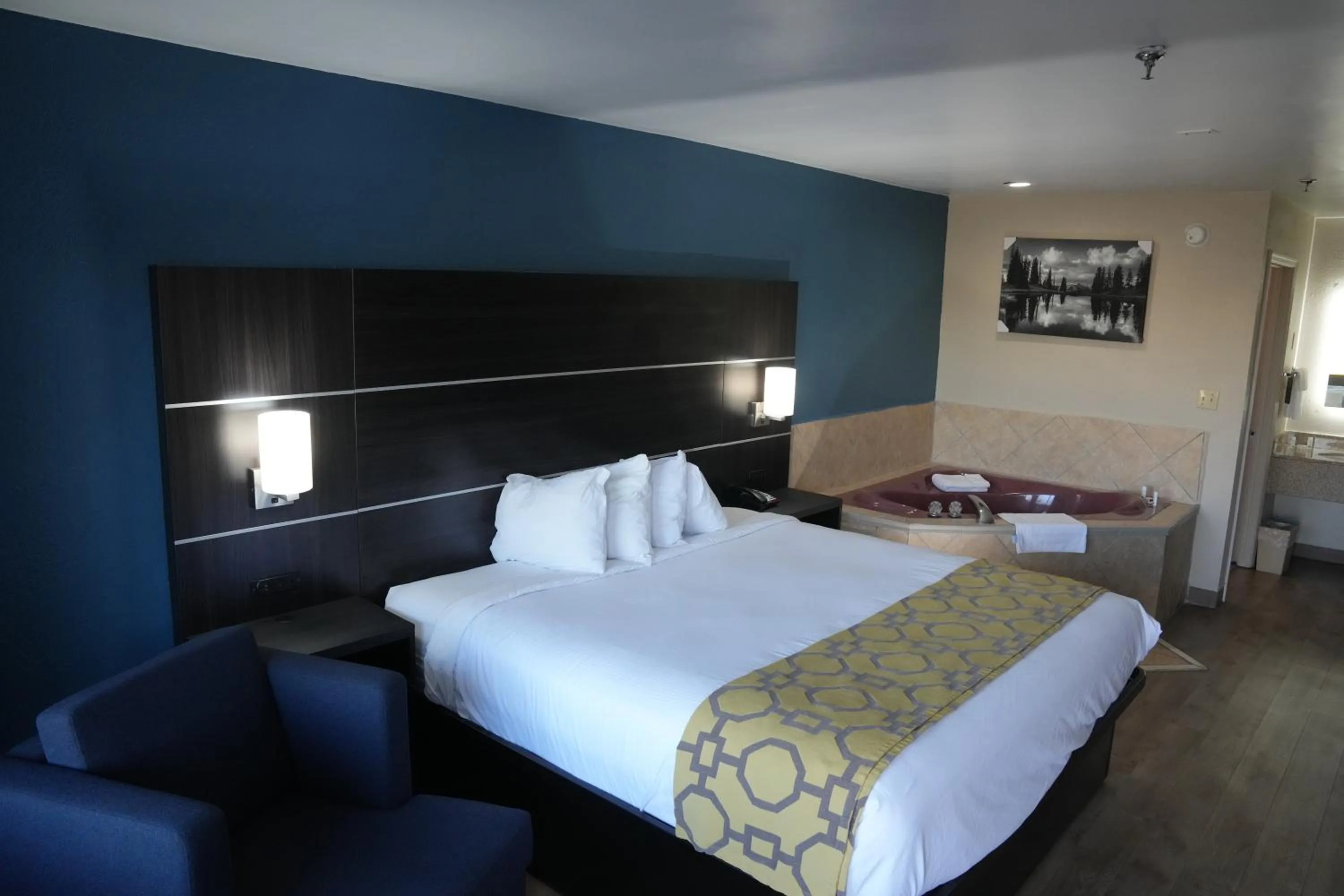 Bed in Baymont Inn & Suites