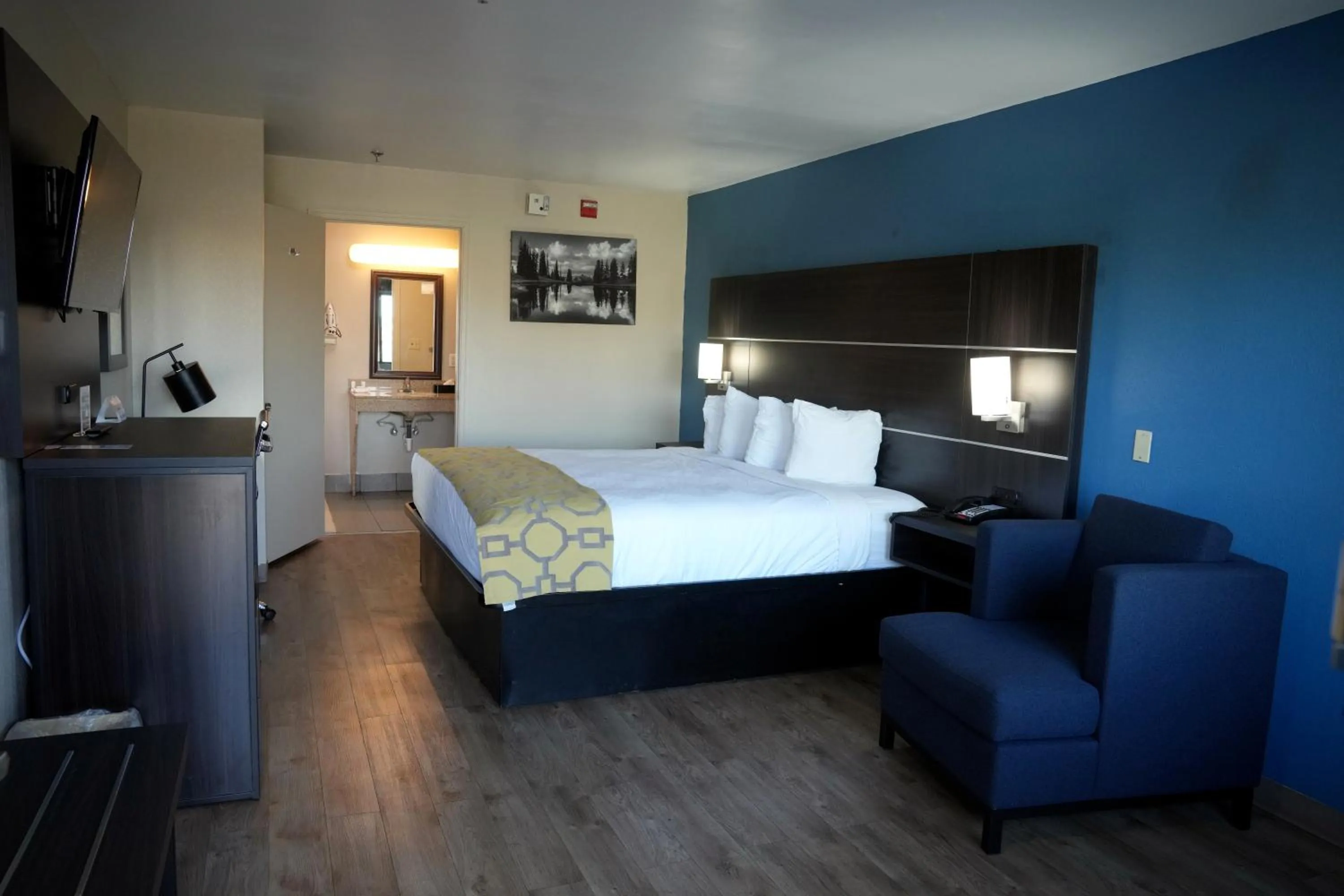 Bed in Baymont Inn & Suites