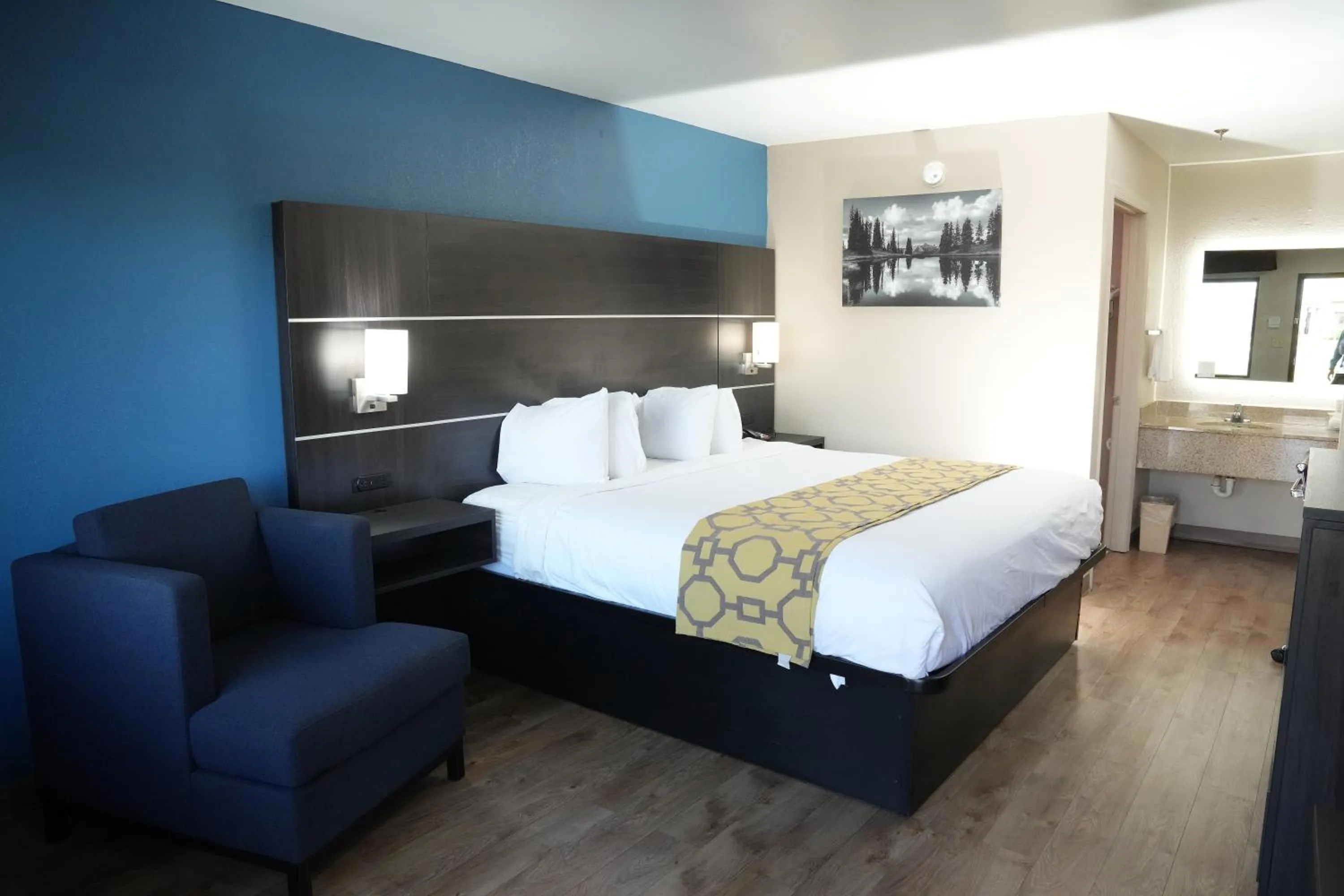 Bed in Baymont Inn & Suites