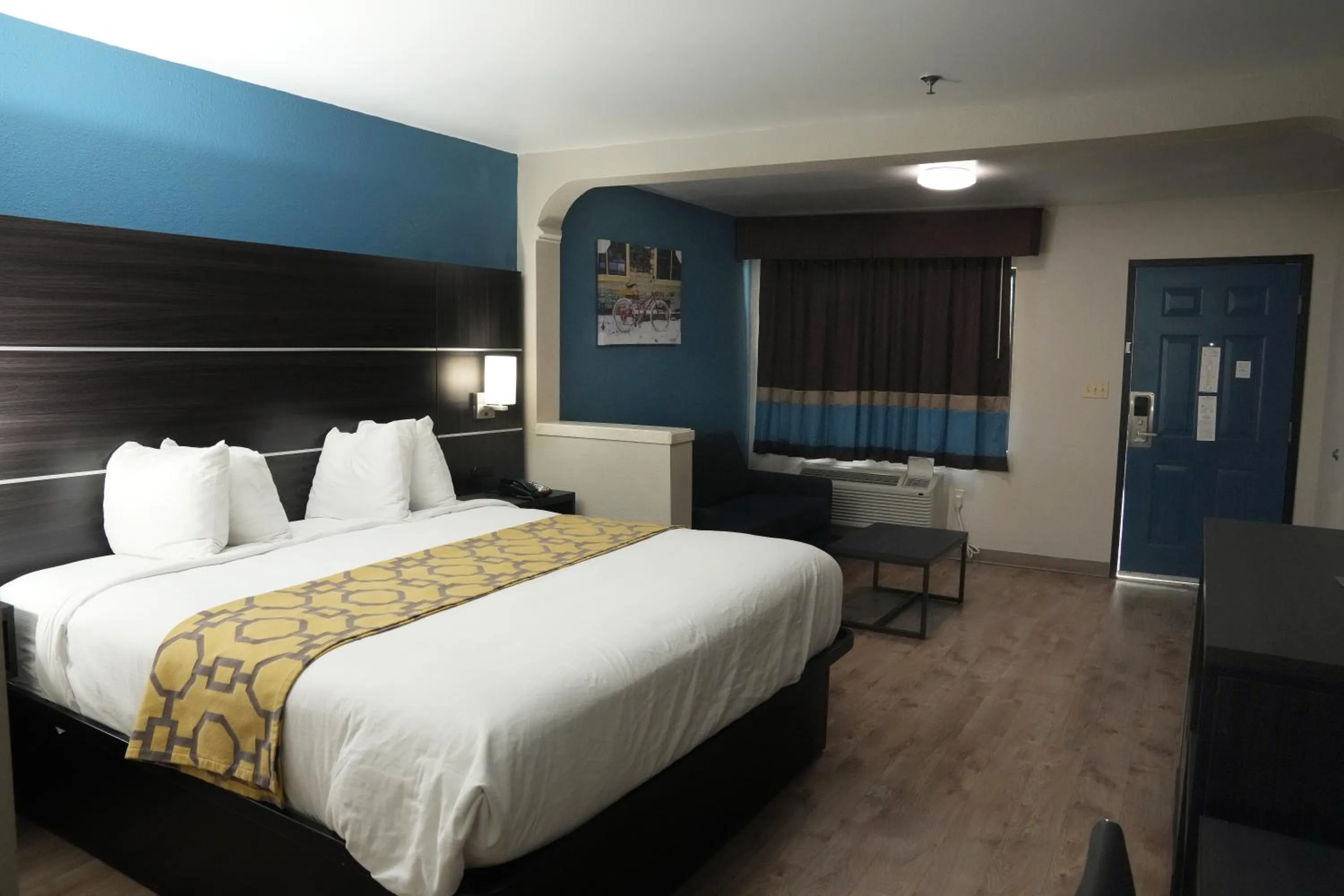 Bed in Baymont Inn & Suites