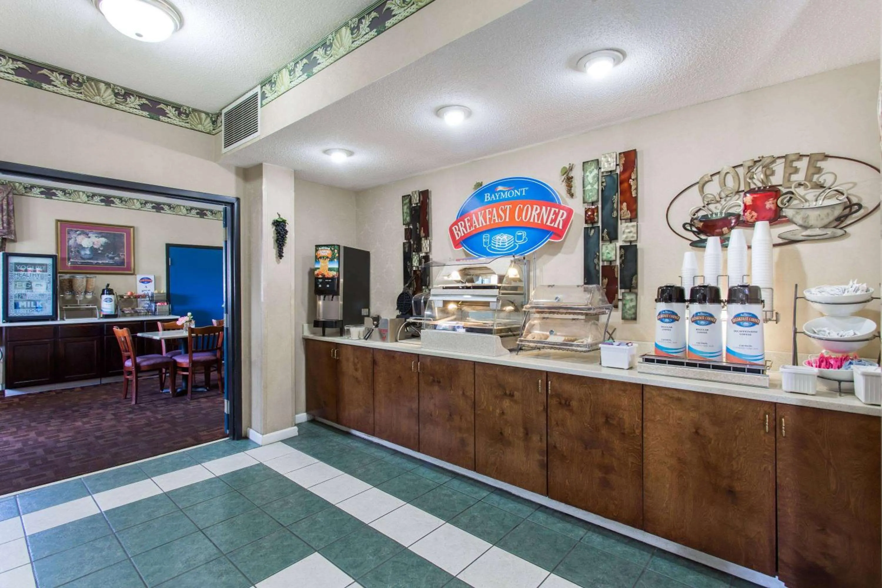 Breakfast in Baymont Inn & Suites