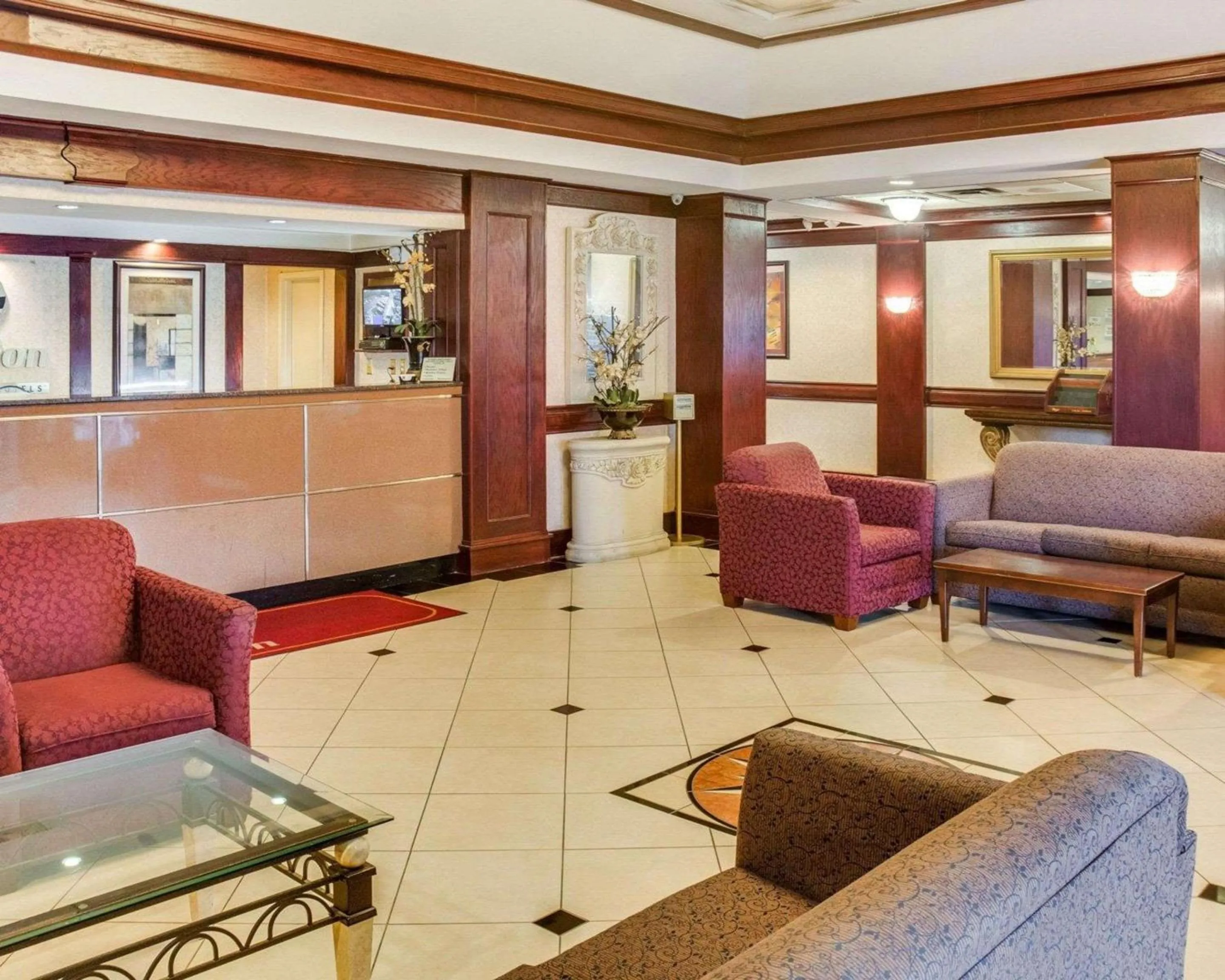 Lobby or reception in Clarion Inn Fredericksburg North