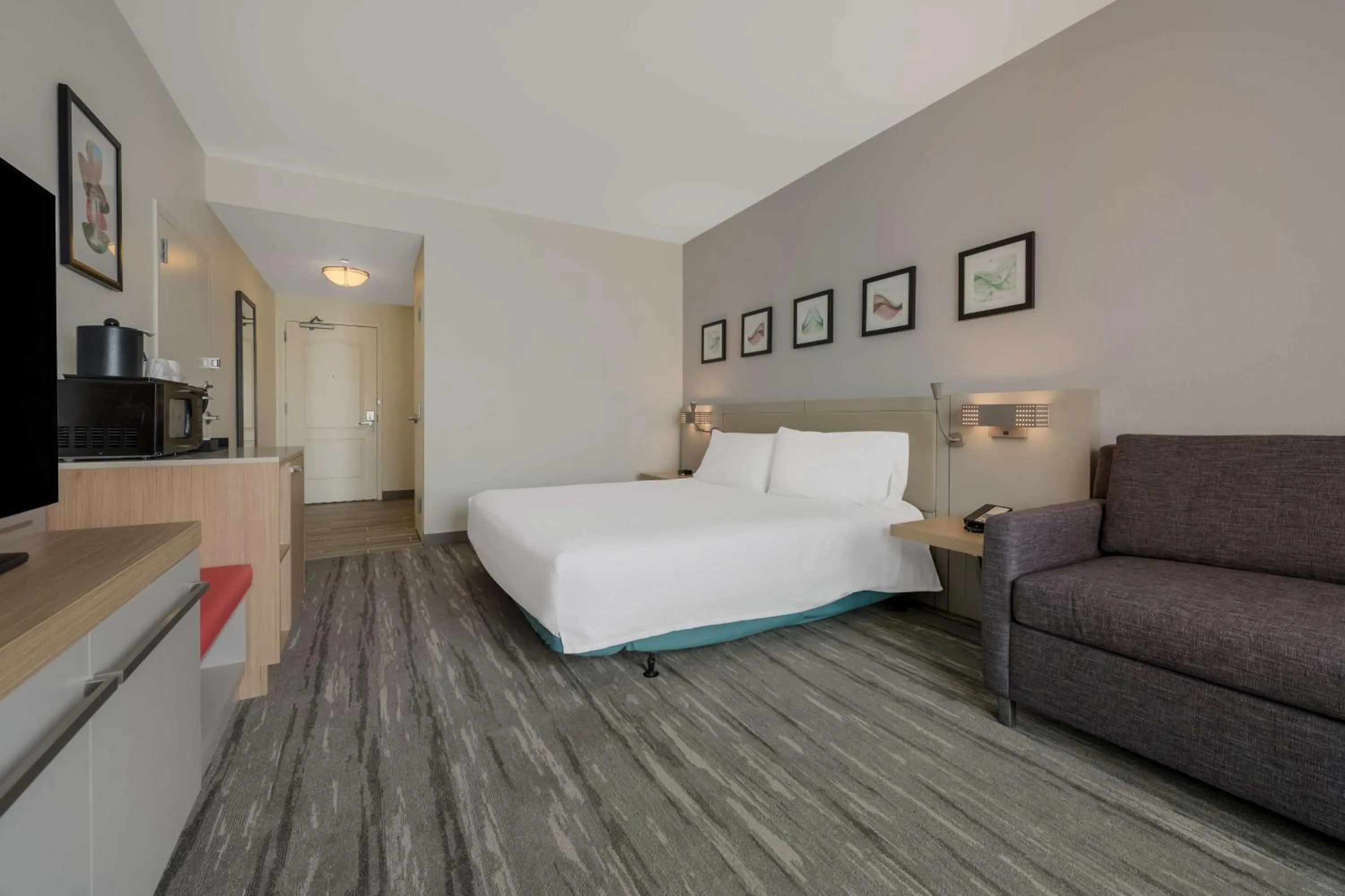 Bed in Hilton Garden Inn Rockford