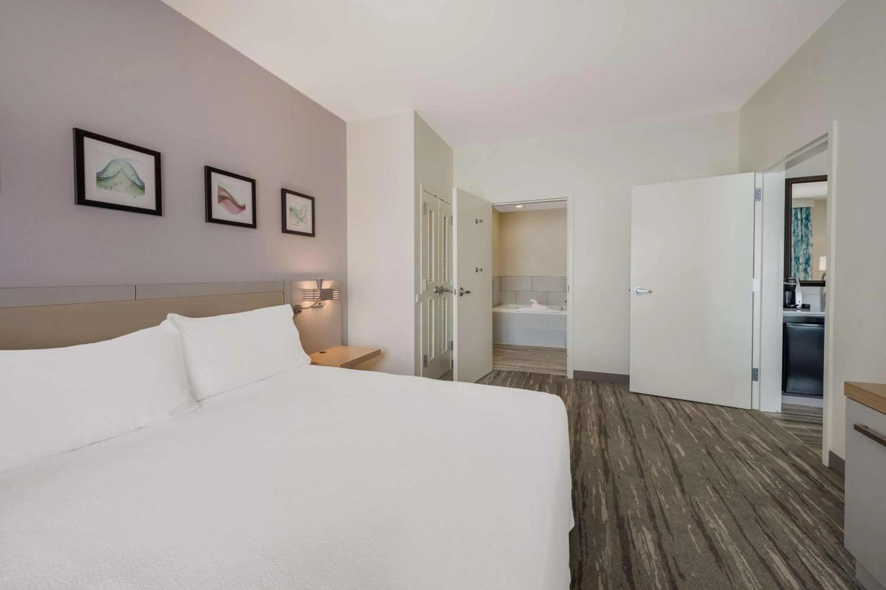 Bed in Hilton Garden Inn Rockford