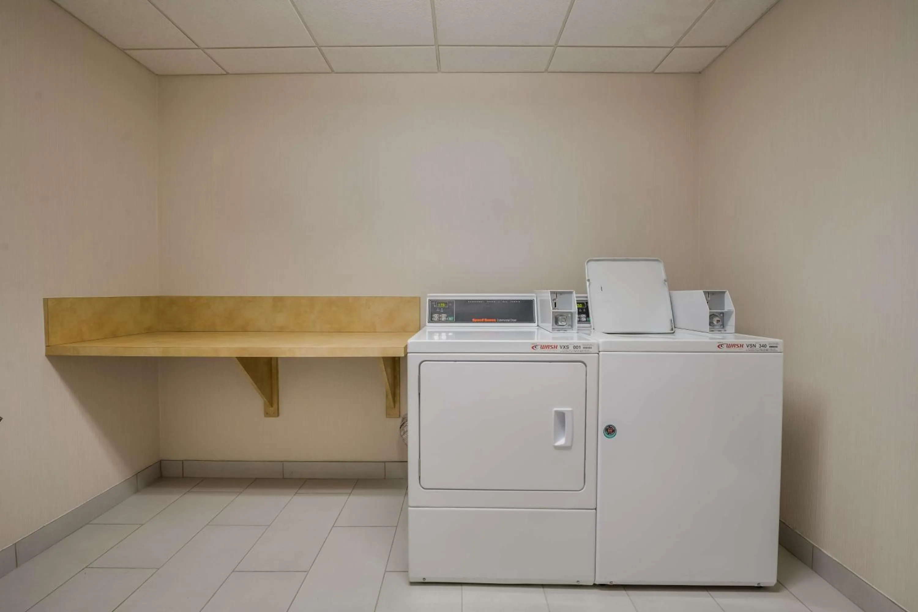 laundry in Hilton Garden Inn Rockford