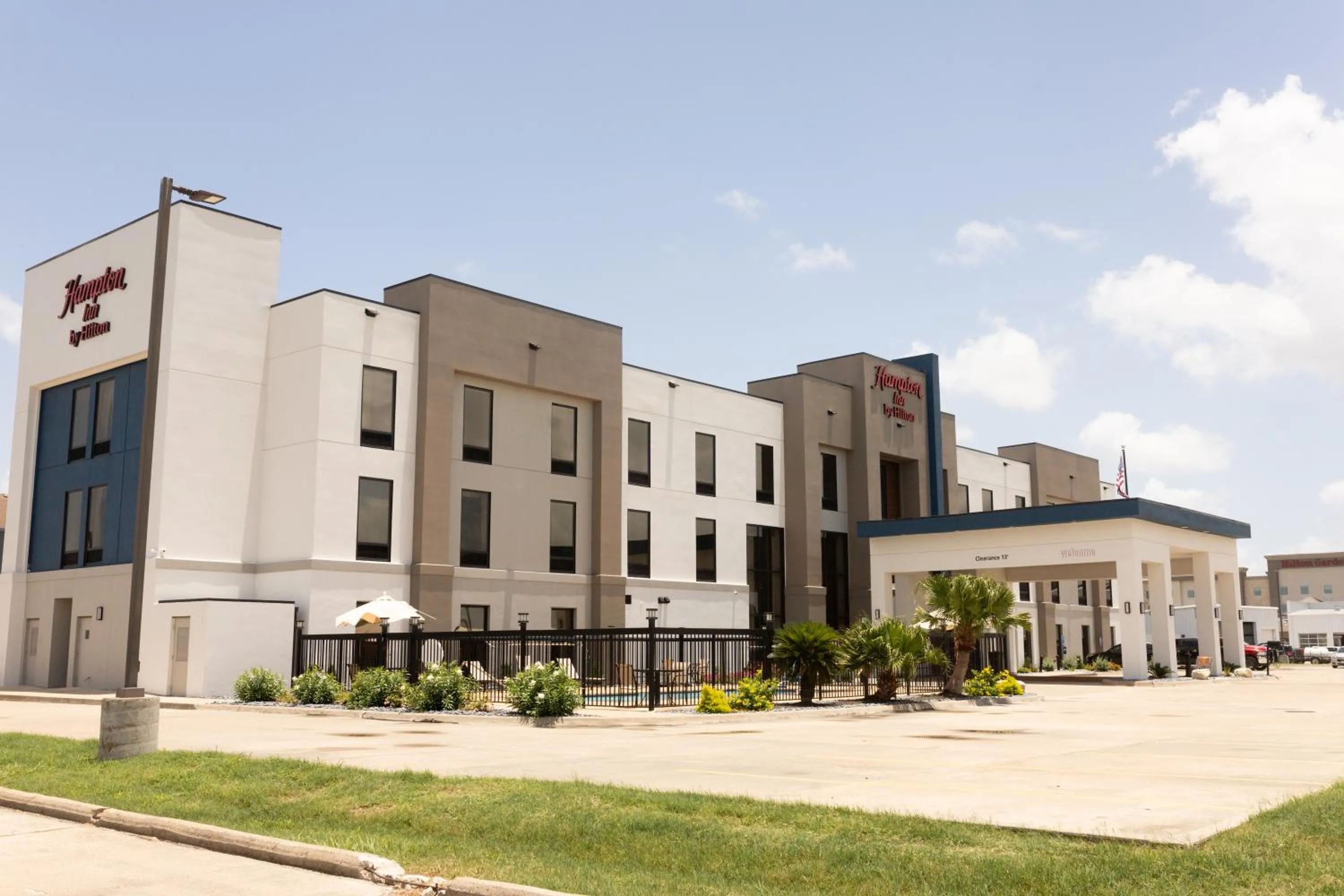 Property building in Hampton Inn Victoria