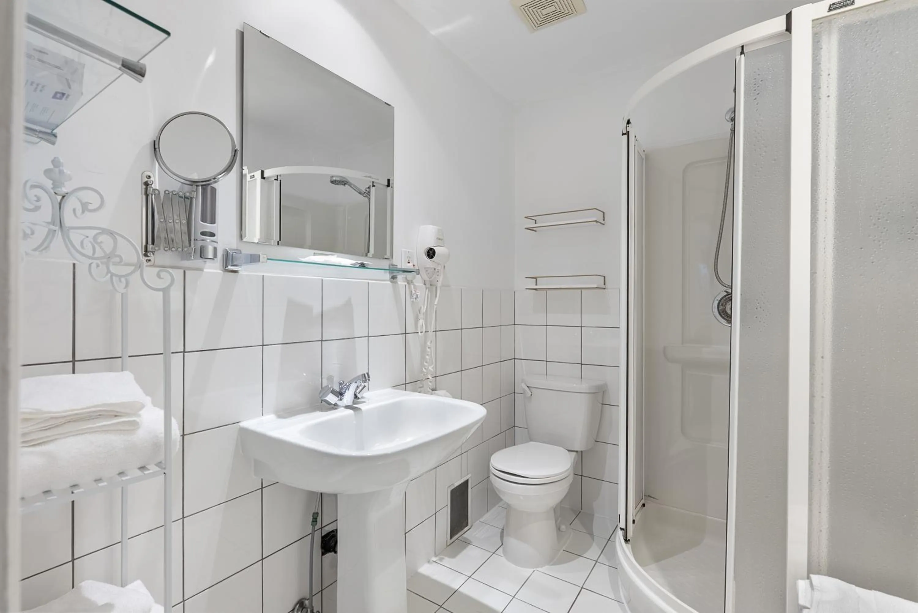 Shower in Hotel Charles-Alexandre - Par Aneyro