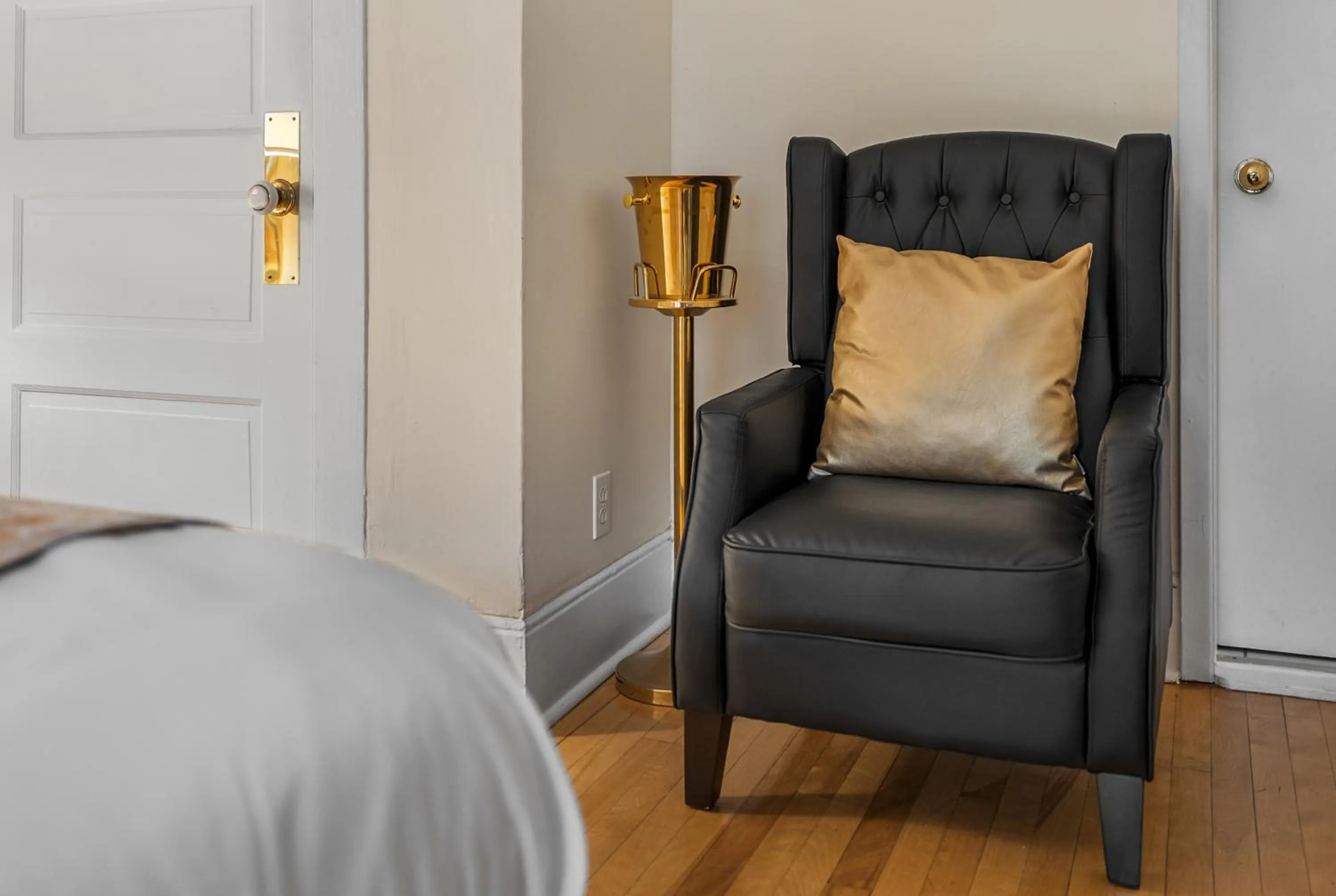 Bedroom, Bed in Hotel Charles-Alexandre - Par Aneyro