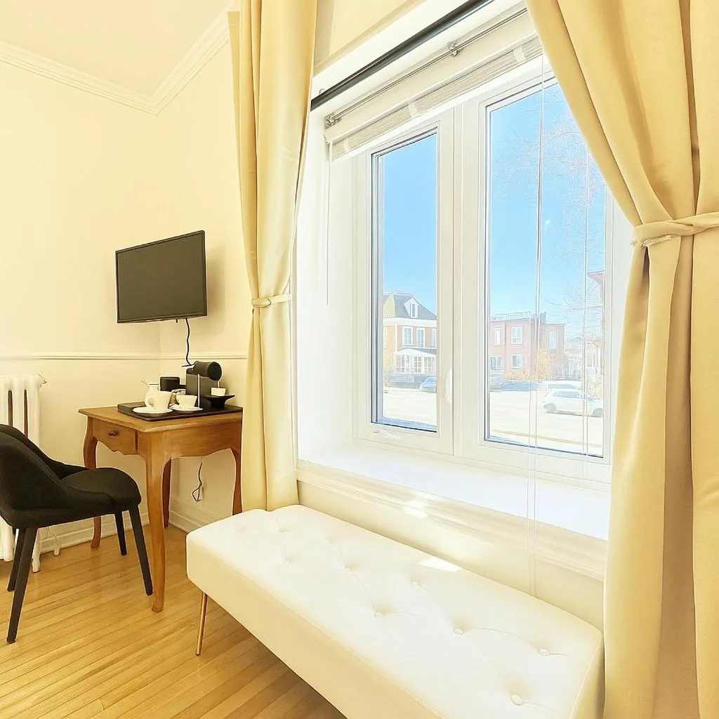 Bedroom in Hotel Charles-Alexandre - Par Aneyro