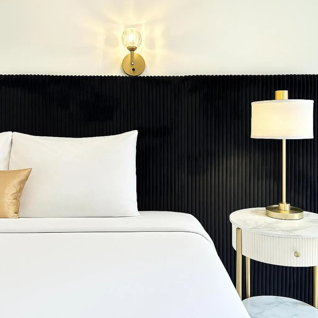 Bedroom, Bed in Hotel Charles-Alexandre - Par Aneyro