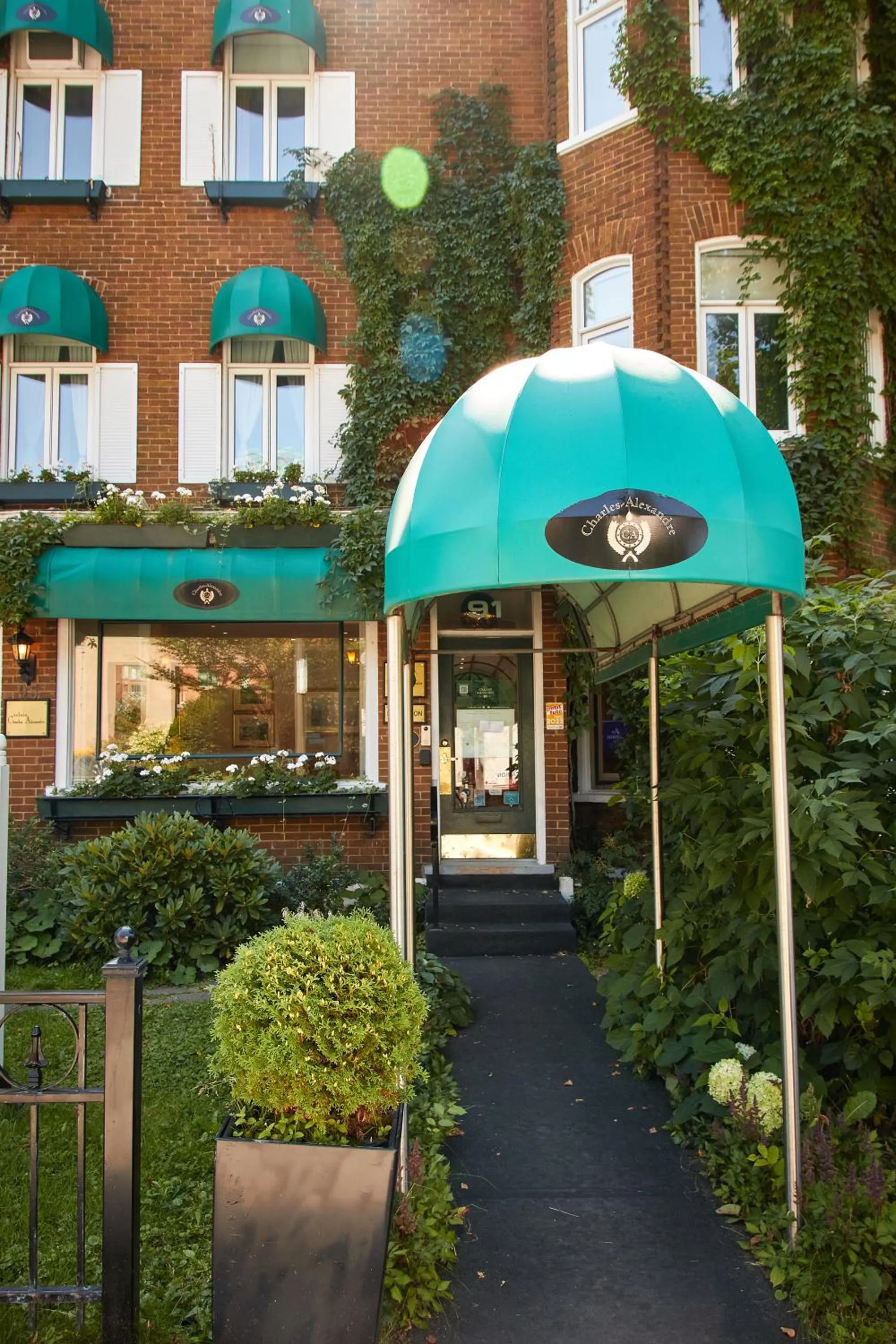 Facade/entrance in Hotel Charles-Alexandre - Par Aneyro