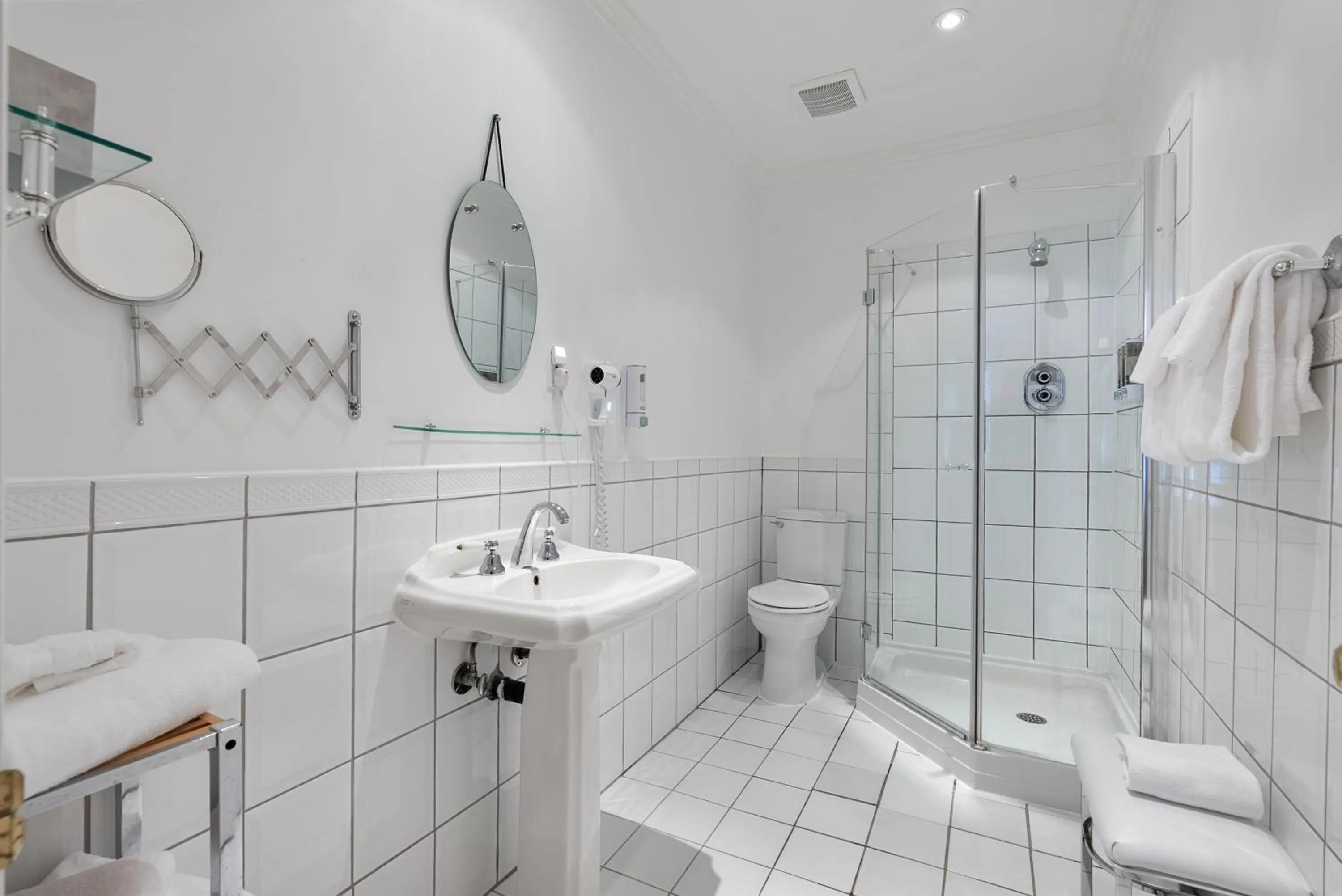 Shower in Hotel Charles-Alexandre - Par Aneyro