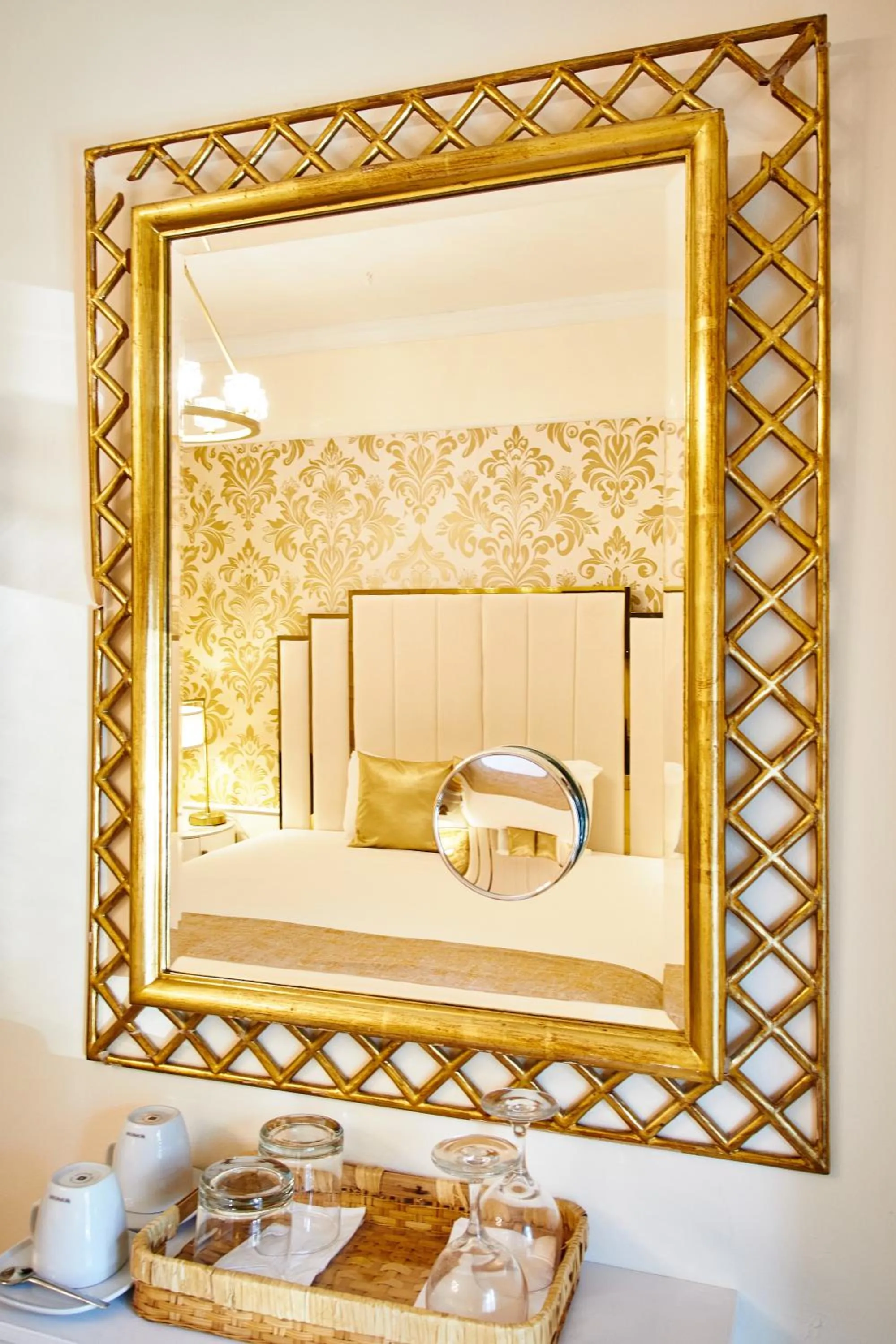 Bed in Hotel Charles-Alexandre - Par Aneyro