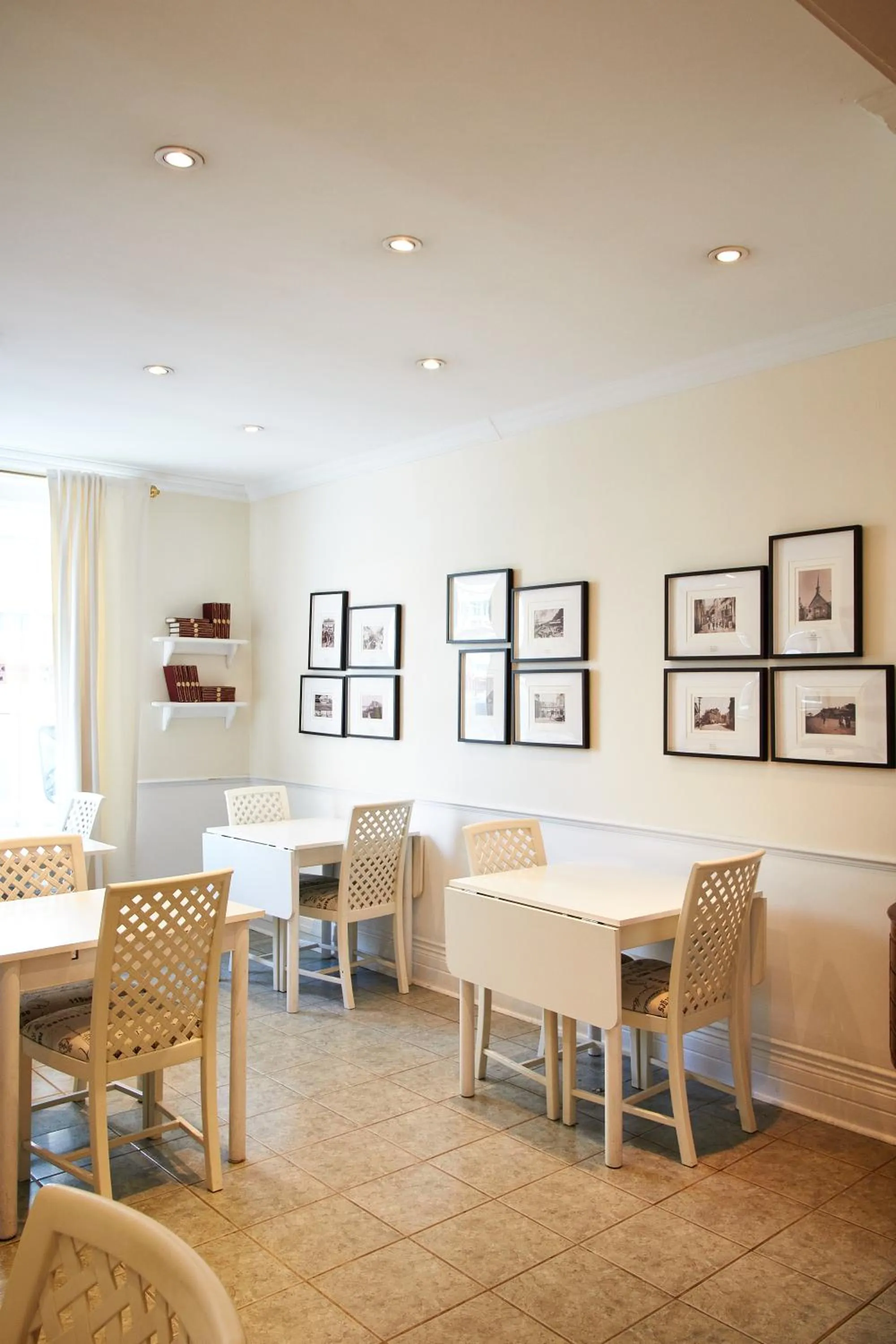 Dining area in Hotel Charles-Alexandre - Par Aneyro