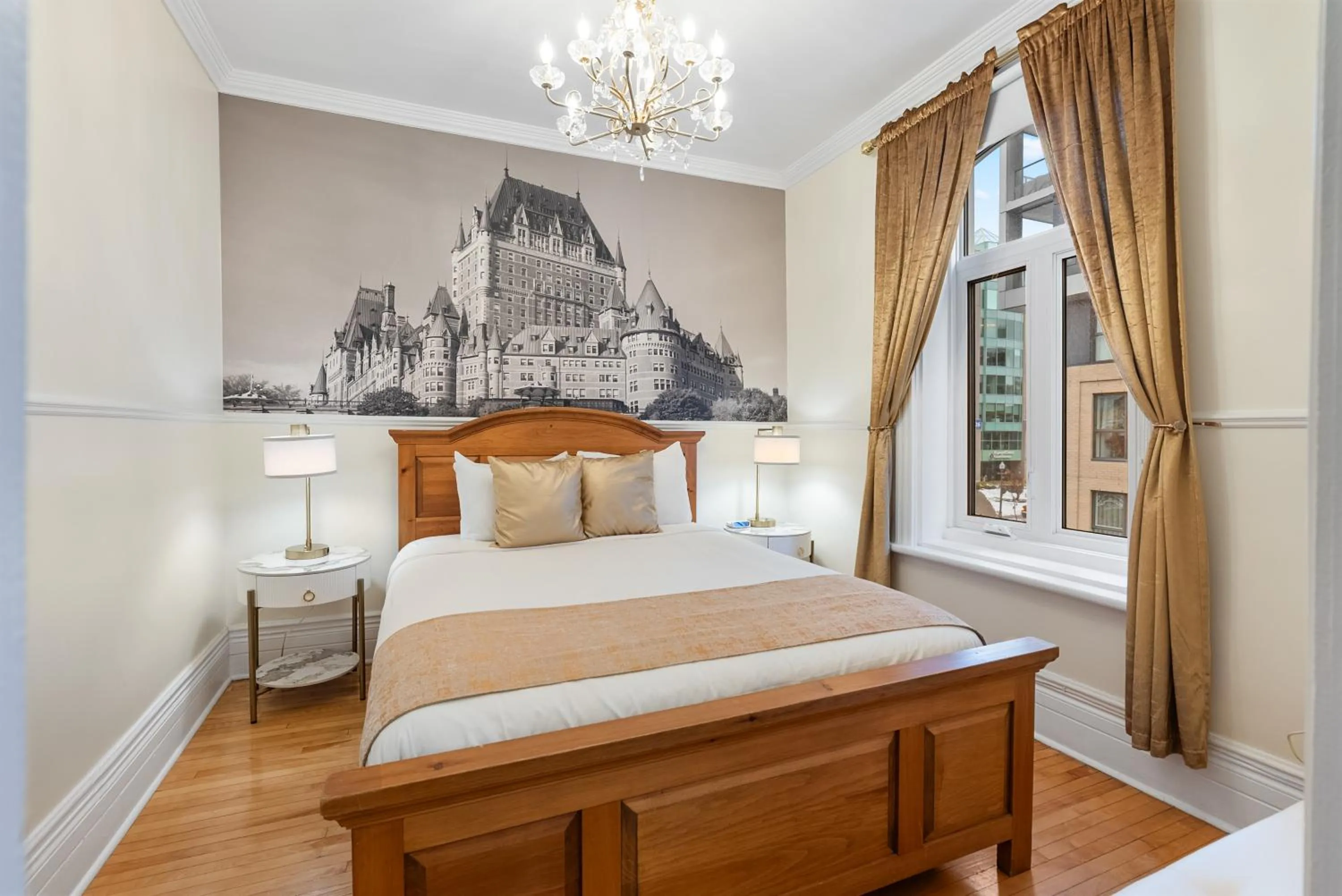 Bedroom, Bed in Hotel Charles-Alexandre - Par Aneyro