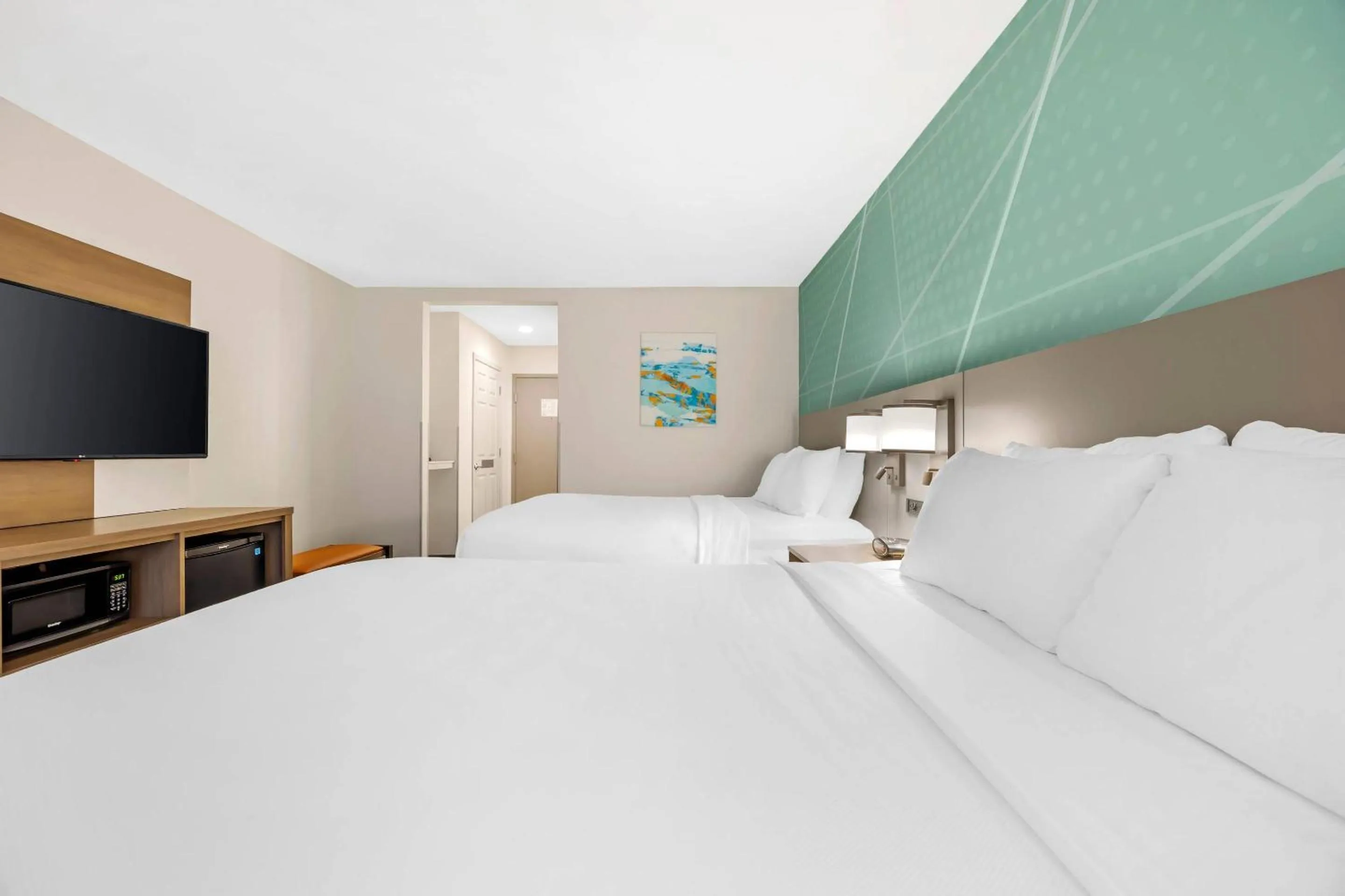 Bedroom, Bed in Comfort Inn Sullivan