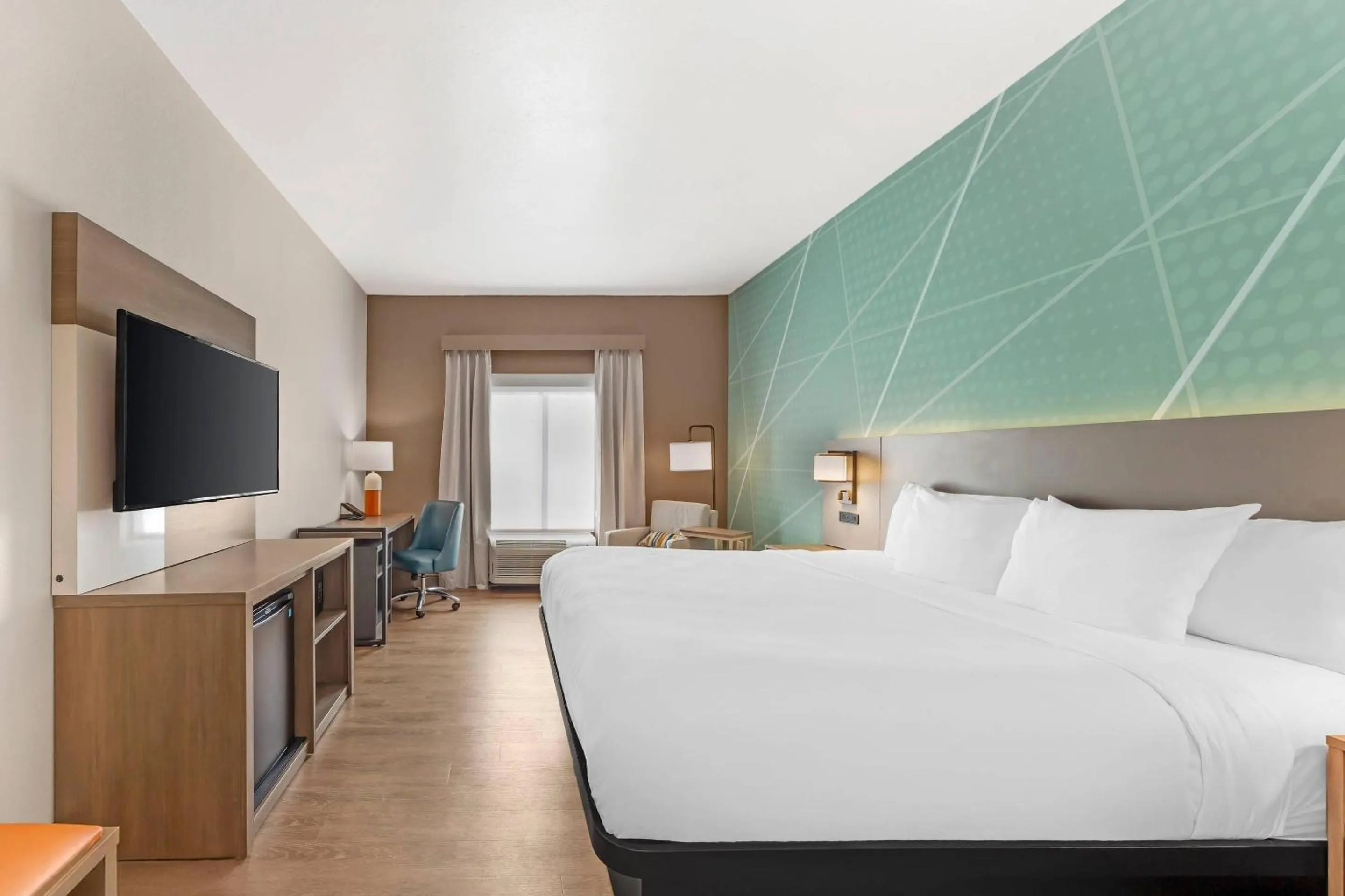 Bedroom, Bed in Comfort Inn Sullivan