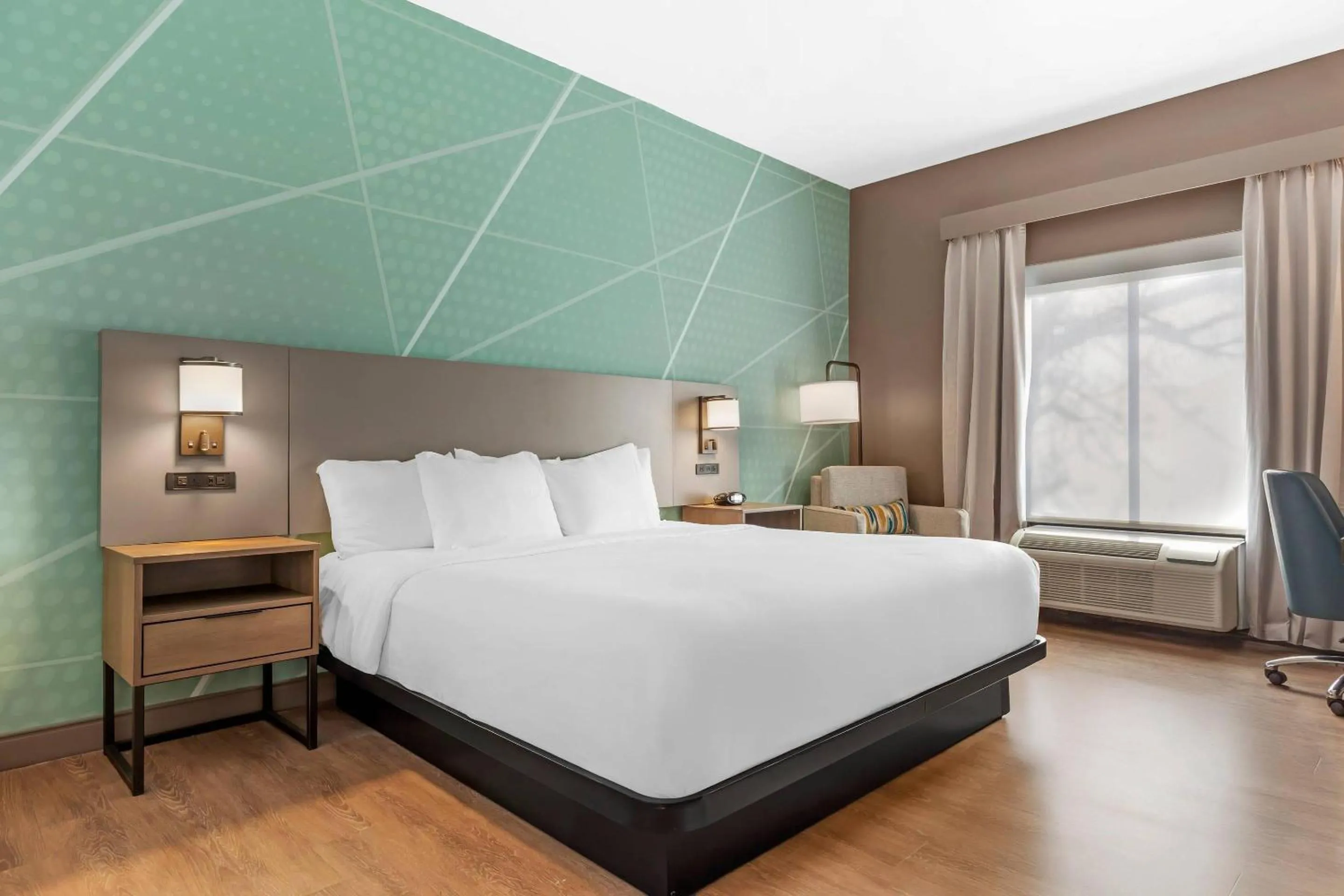 Bedroom, Bed in Comfort Inn Sullivan