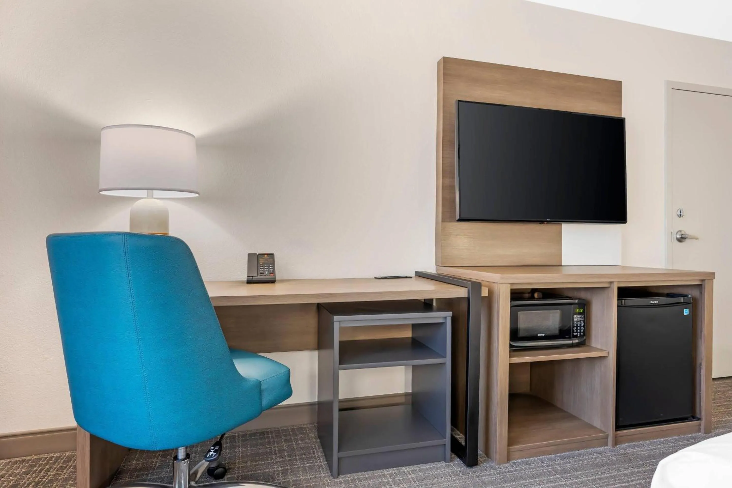 Bedroom in Comfort Inn Sullivan