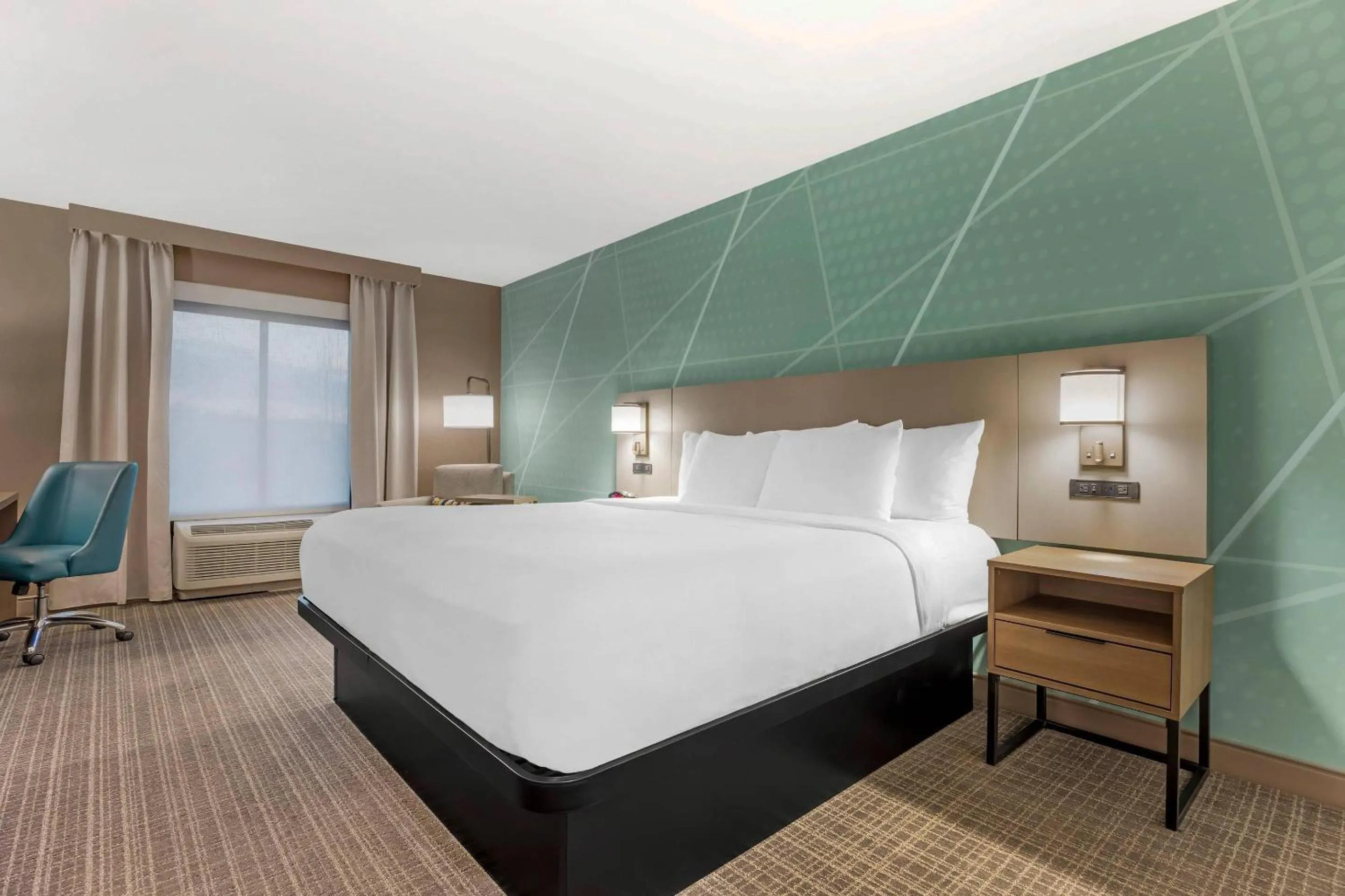 Bedroom, Bed in Comfort Inn Sullivan