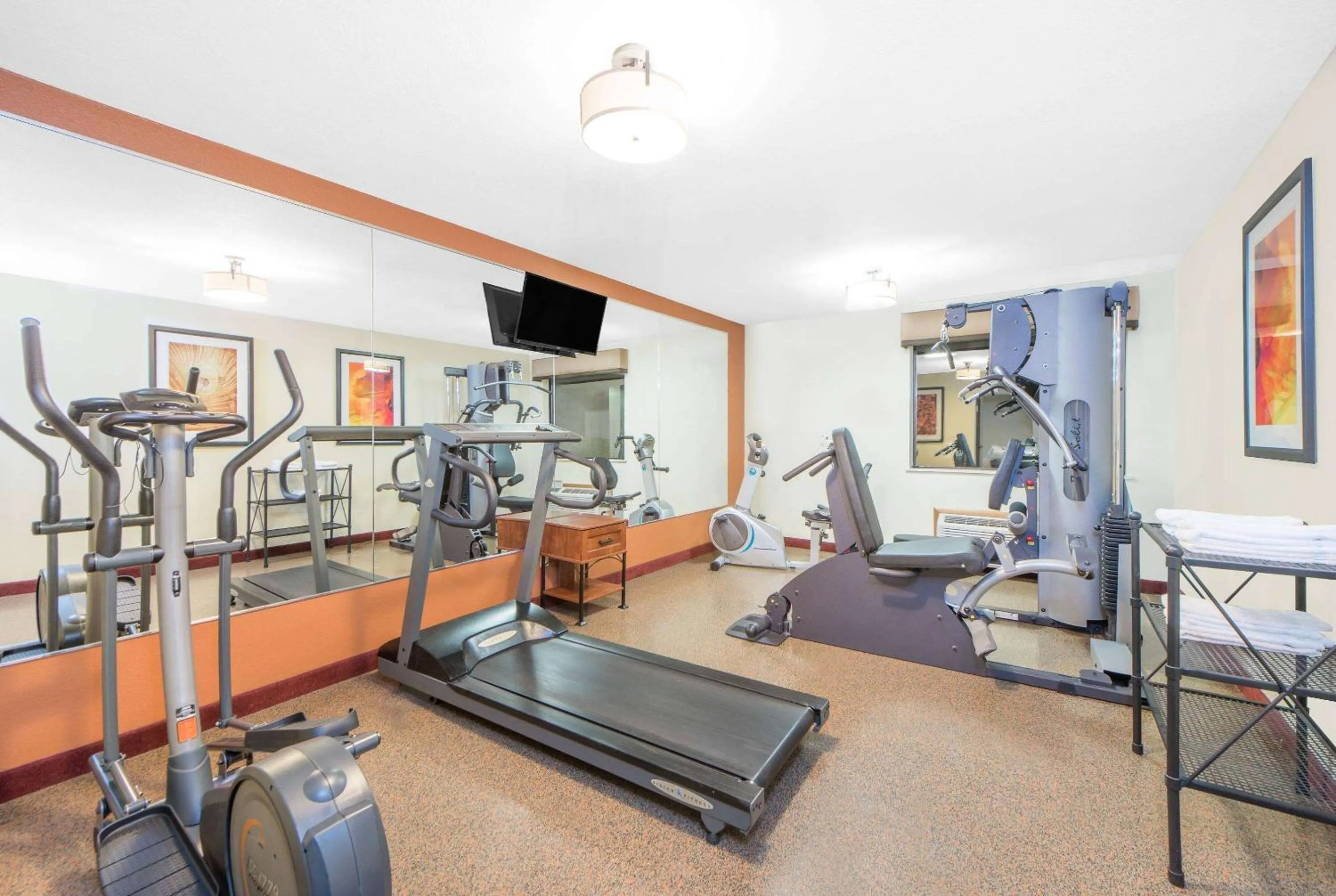 Fitness centre/facilities in Baymont by Wyndham Springfield South Hwy 65