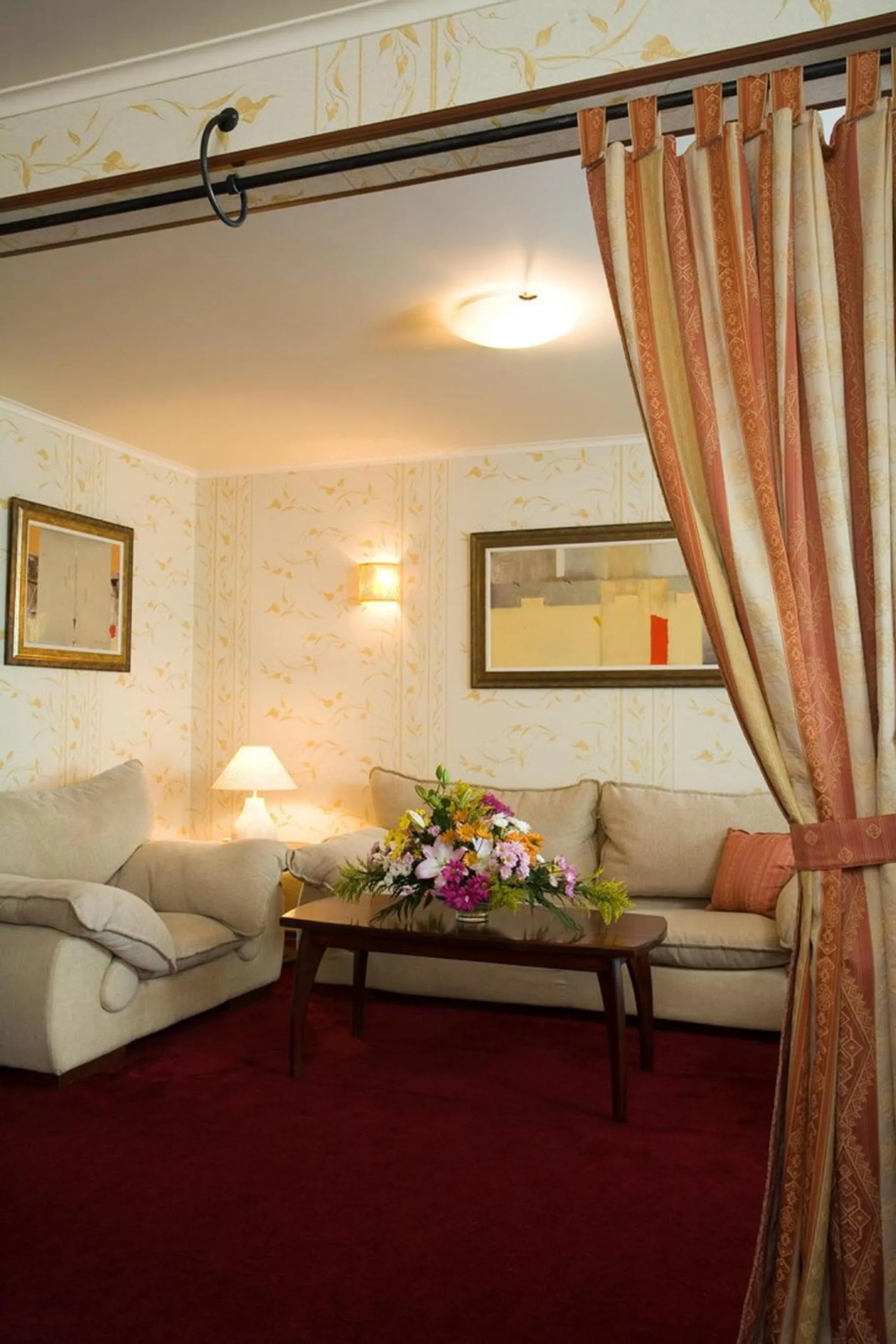 Seating area in Capitol Hotel