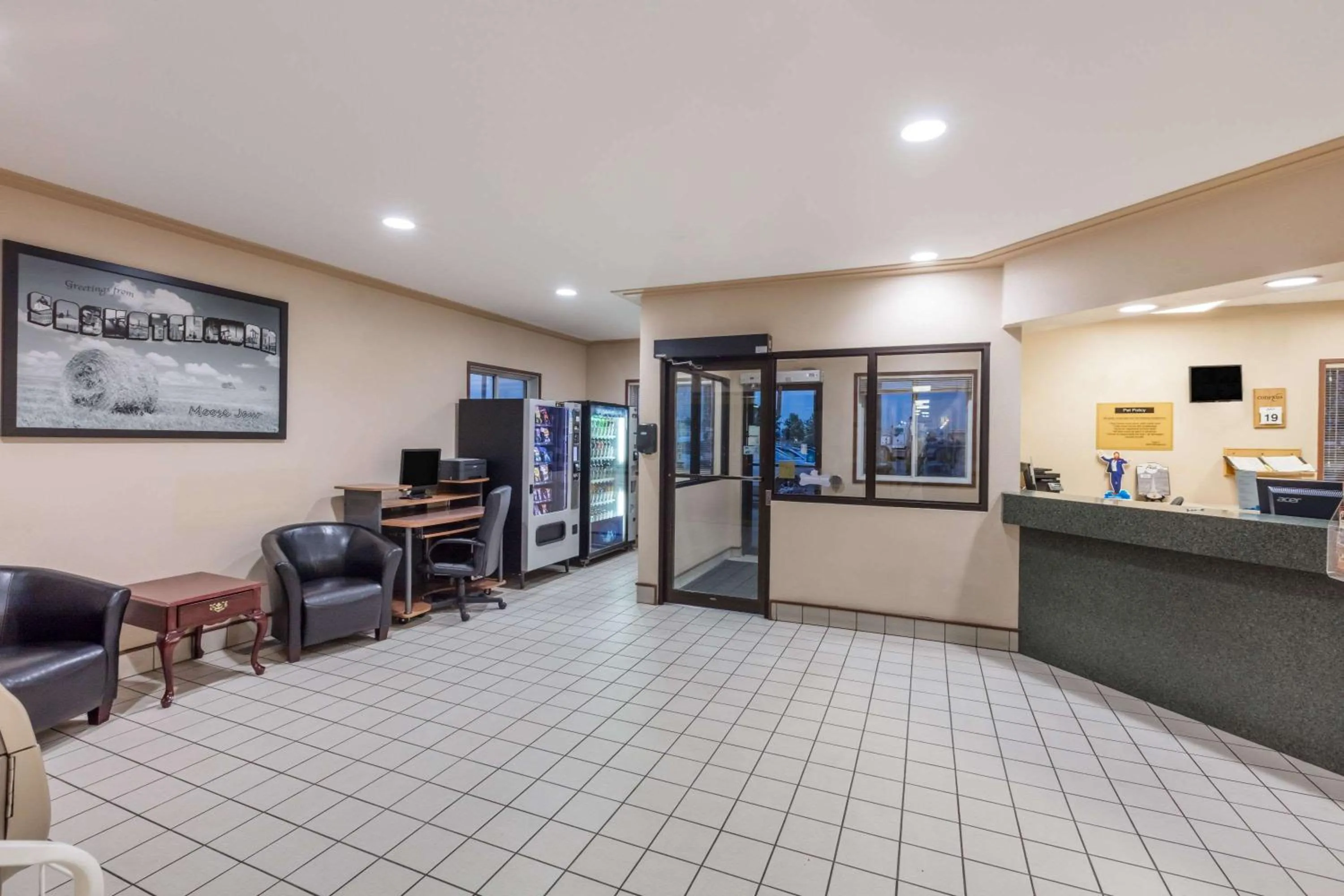Lobby or reception in Super 8 by Wyndham Moose Jaw SK