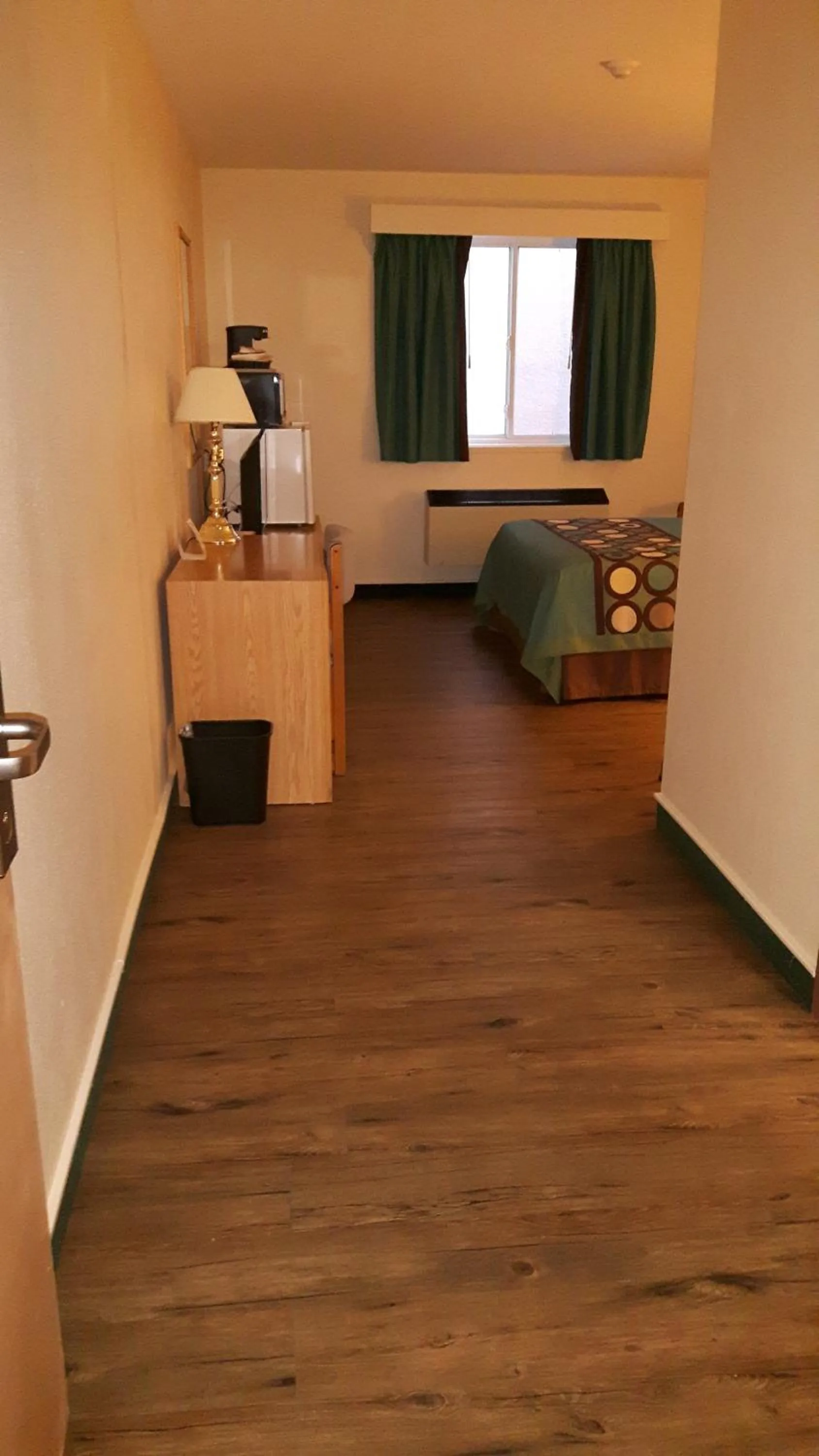 Photo of the whole room, Bed in Super 8 by Wyndham Moose Jaw SK