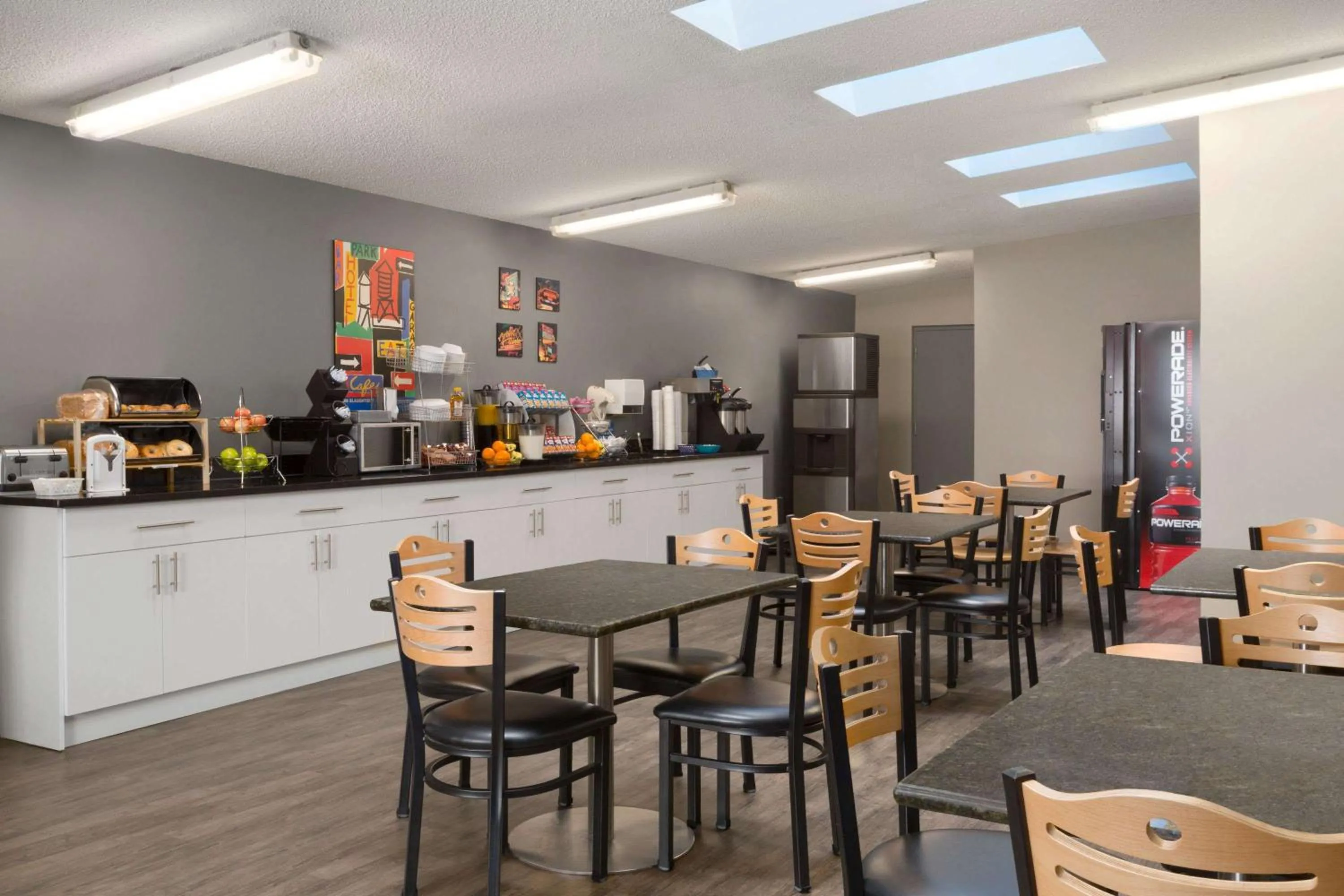 Restaurant/places to eat in Travelodge by Wyndham Edmonton Airport