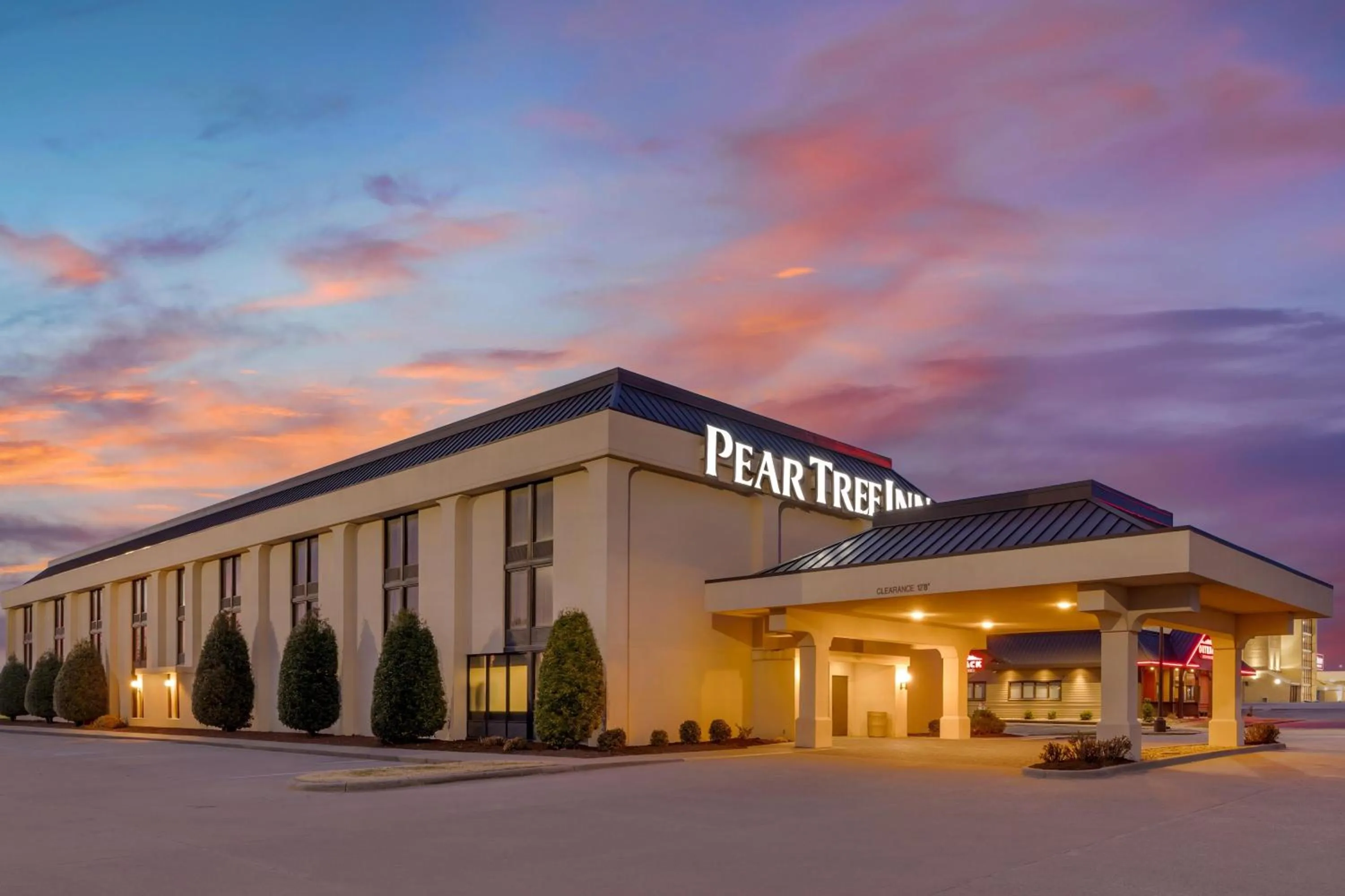 Property building in Pear Tree Inn Cape Girardeau West