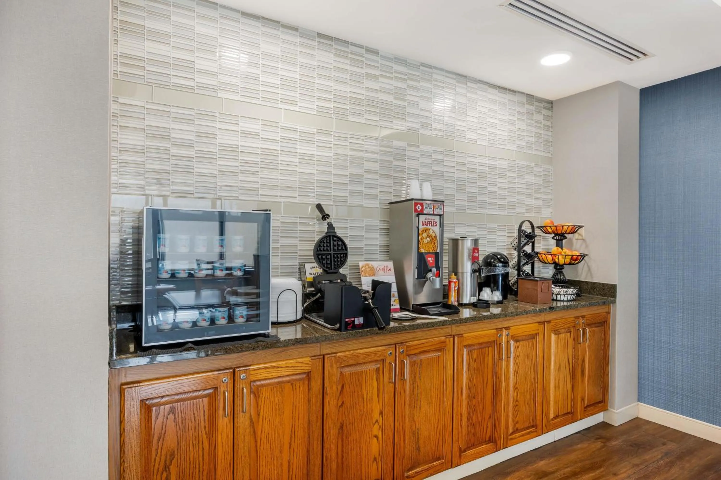 Breakfast in Pear Tree Inn Cape Girardeau West