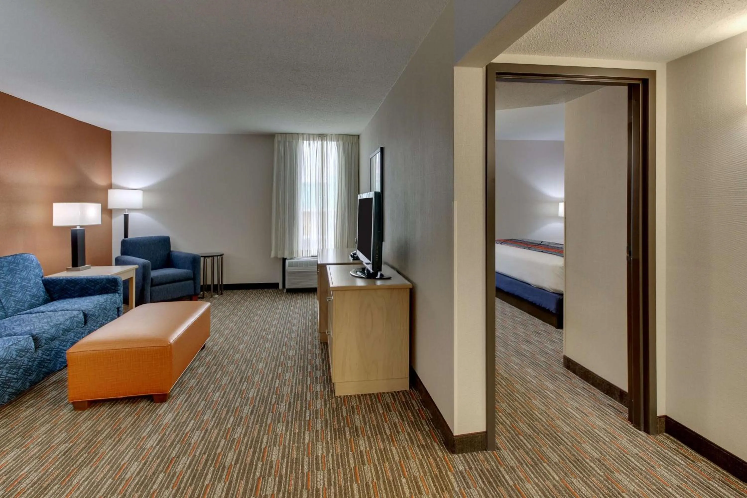 Photo of the whole room, Bed in Pear Tree Inn Cape Girardeau West