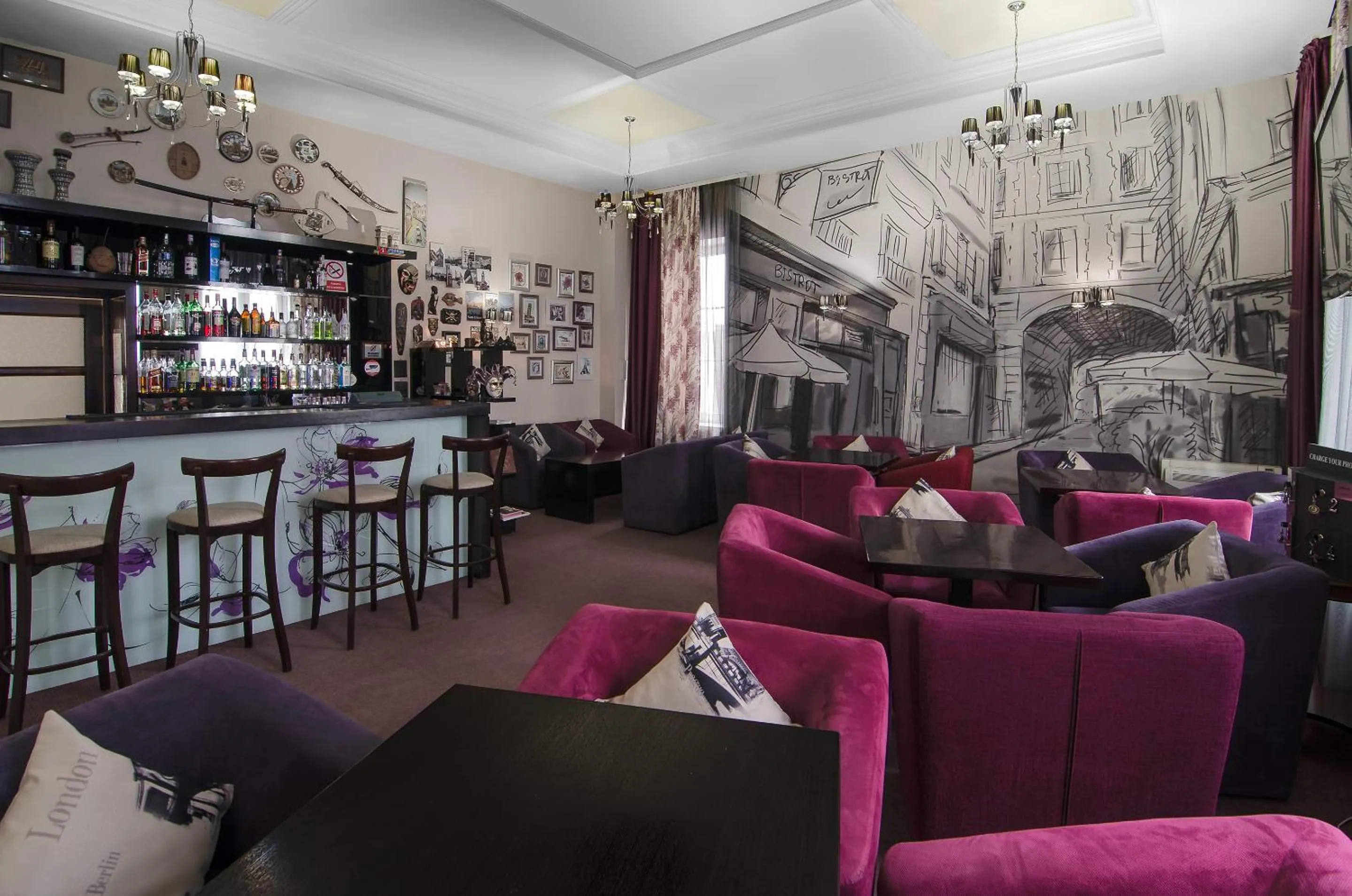 Lounge or bar in Flowers Hotel