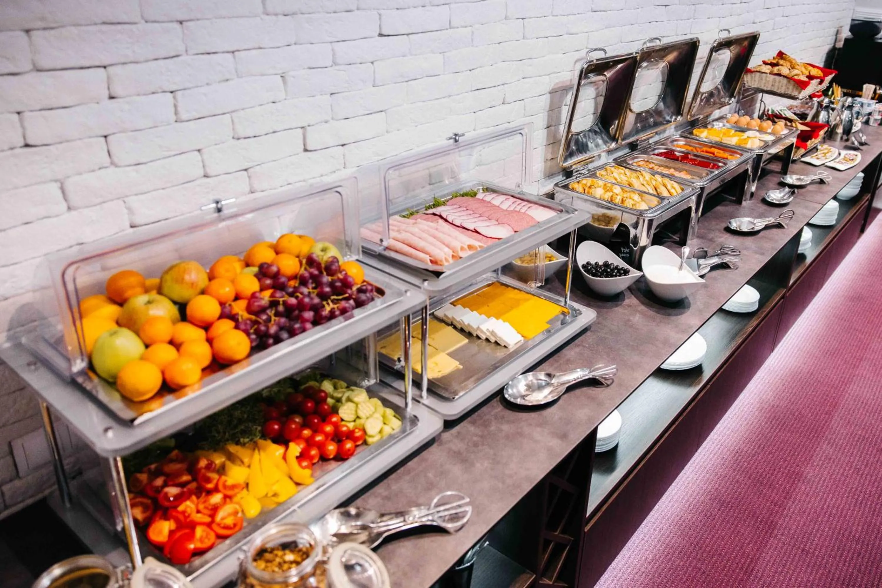 Breakfast in Flowers Hotel