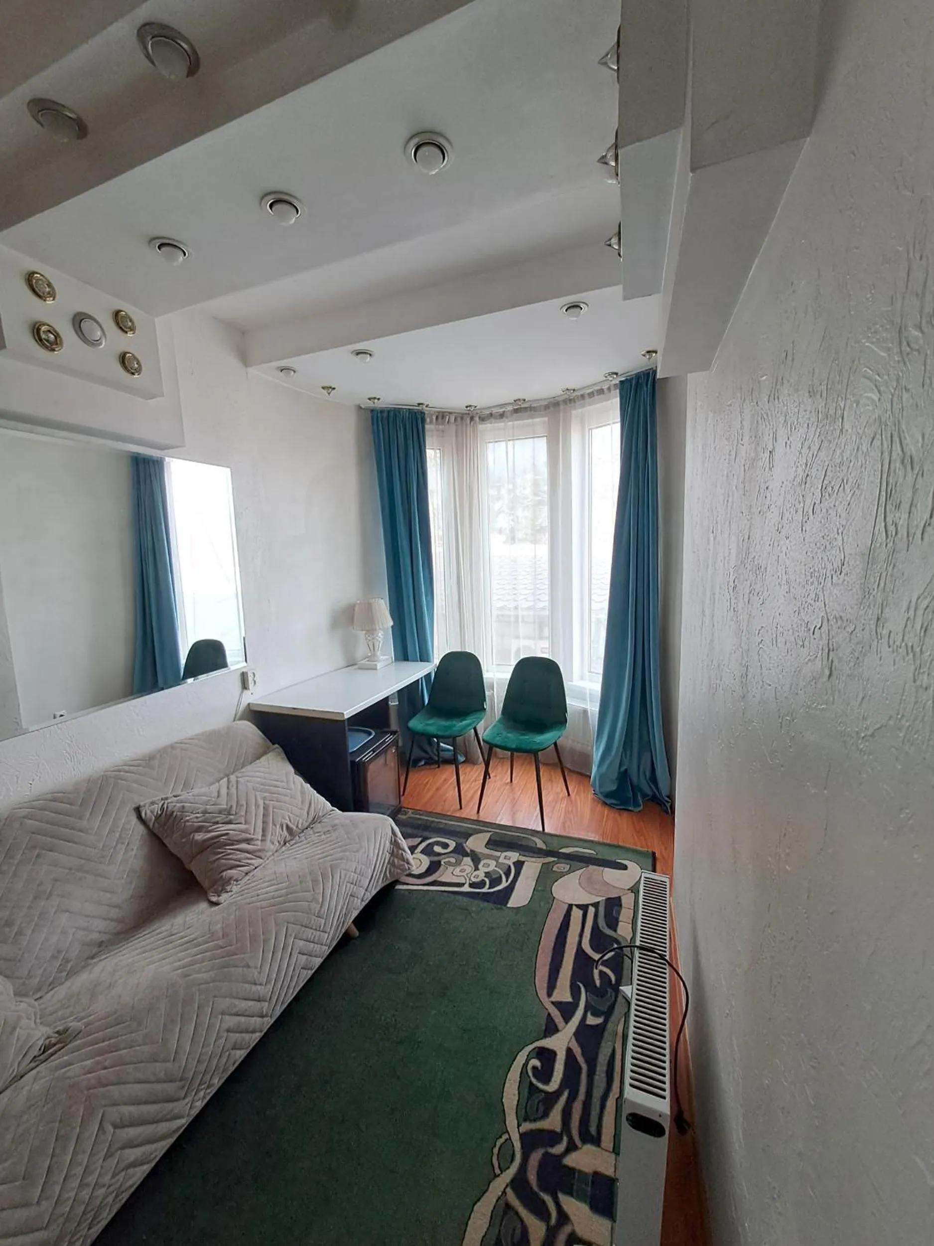 Seating area, Bed in Bella Donna Hotel