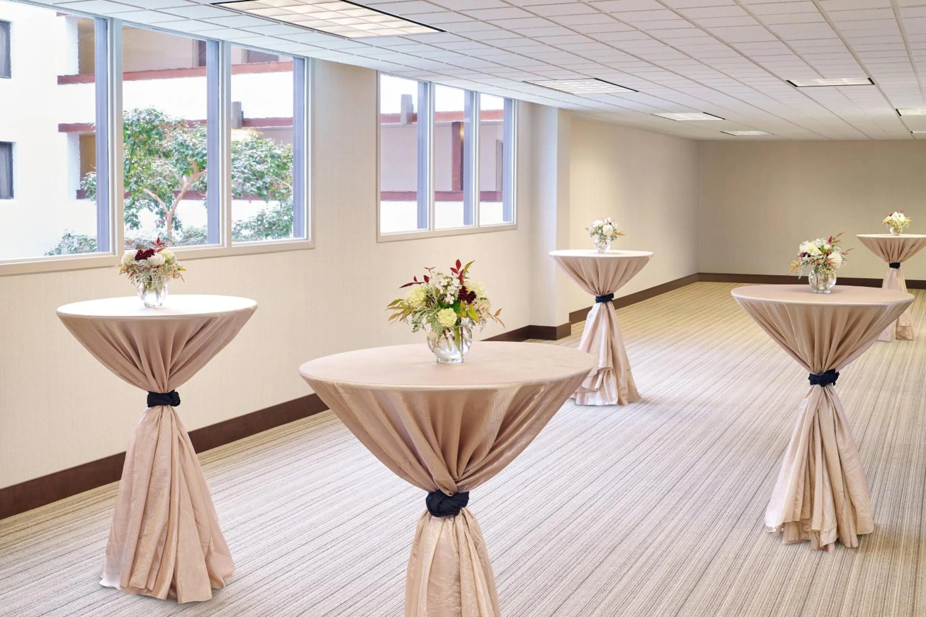 Meeting/conference room in Four Points by Sheraton Bellingham Hotel & Conference Center