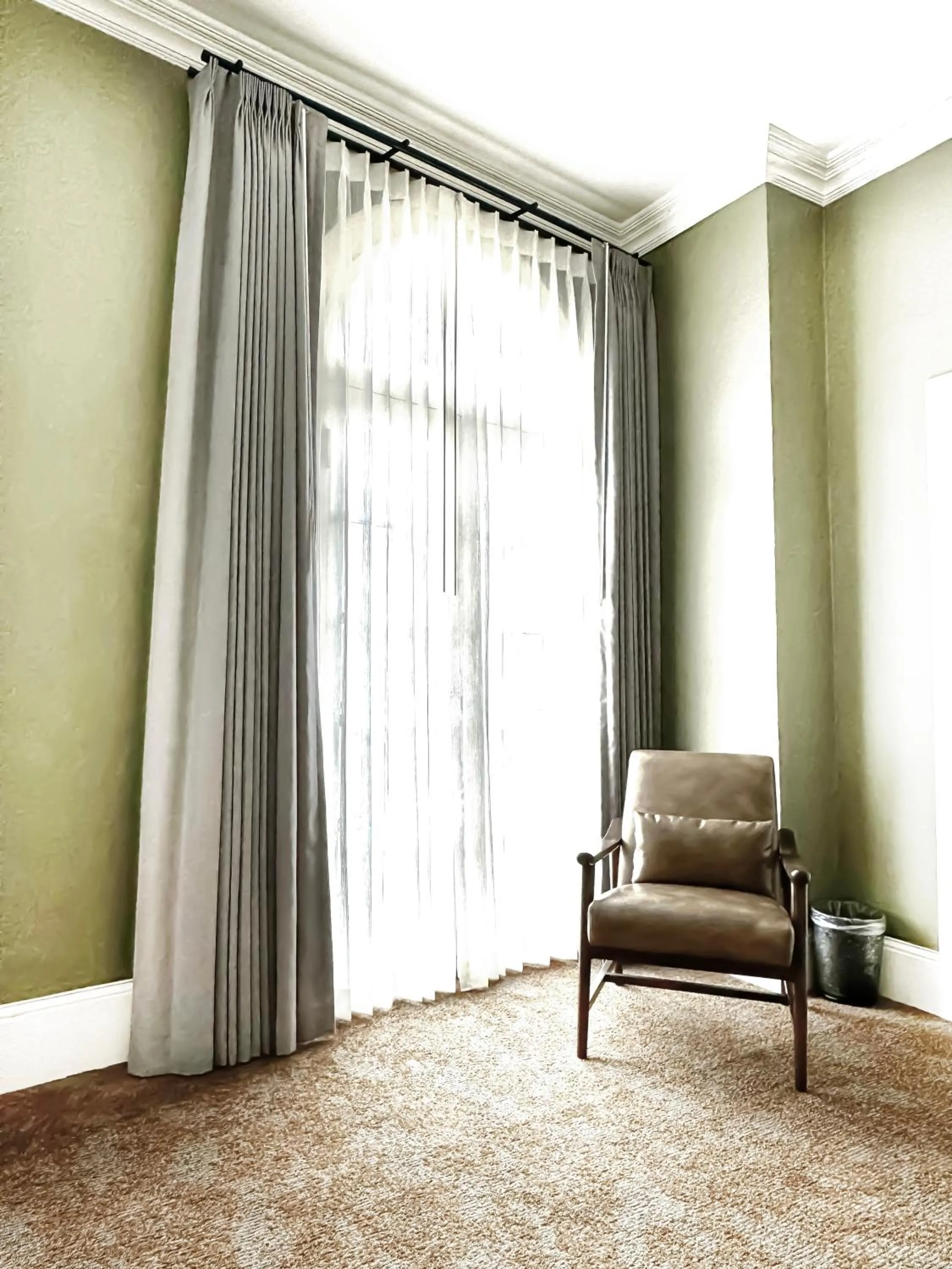 Living room in Historic Sonora Inn