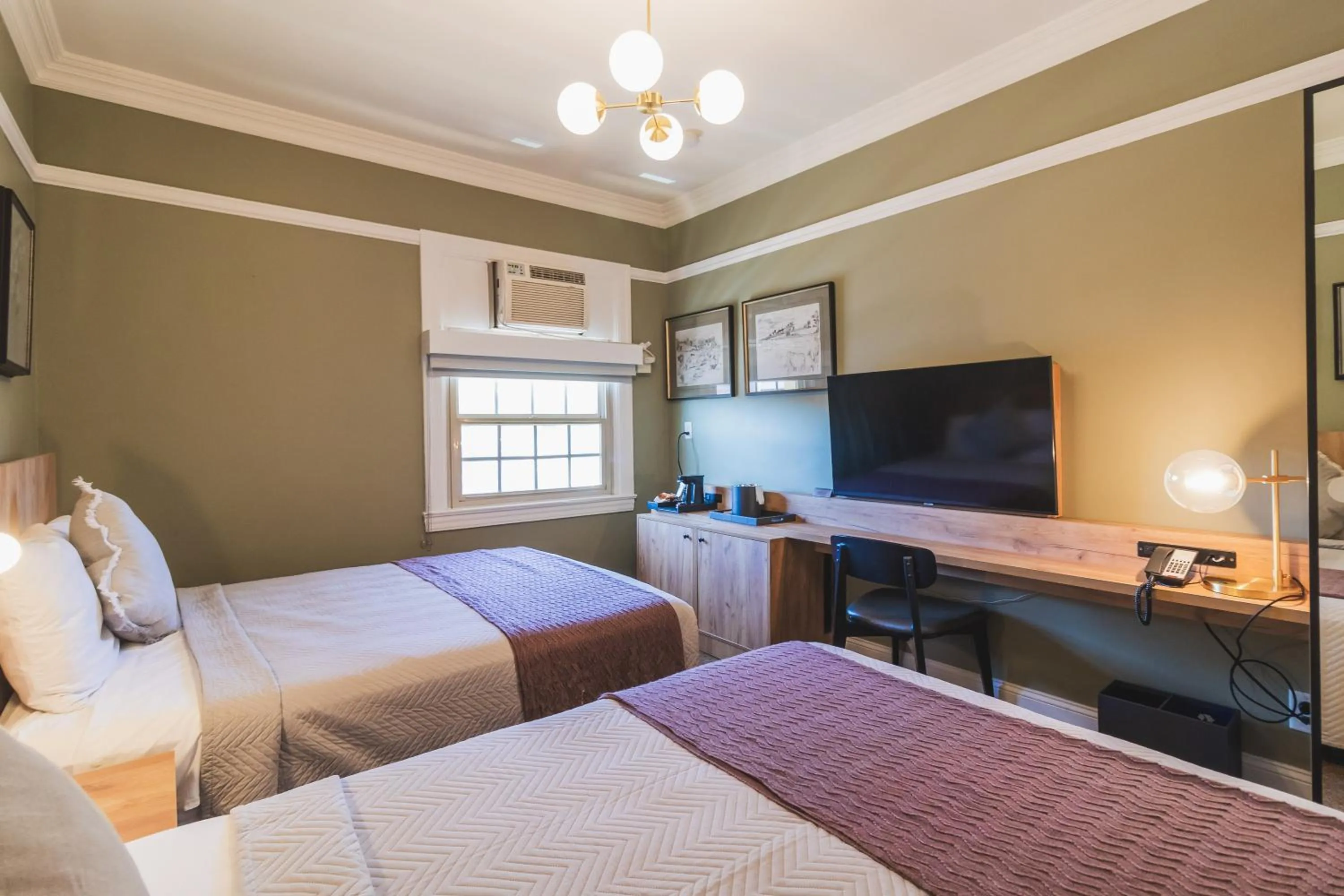 TV and multimedia, Bed in Historic Sonora Inn