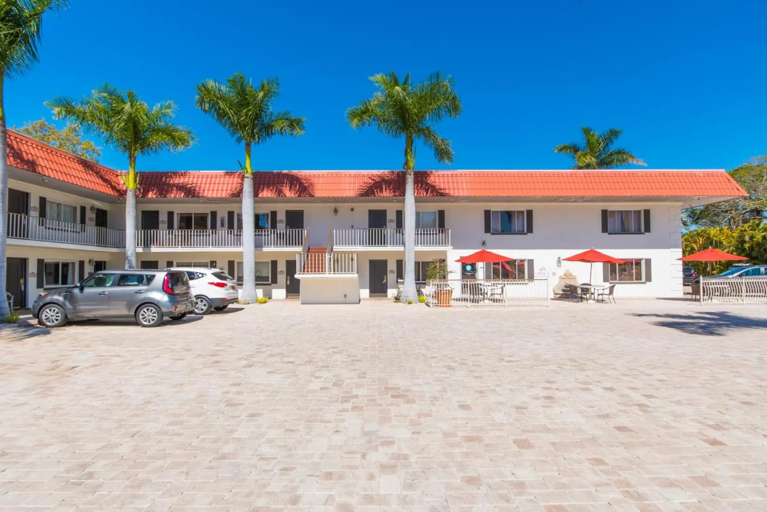 Facade/entrance in Hibiscus Suites - Sarasota