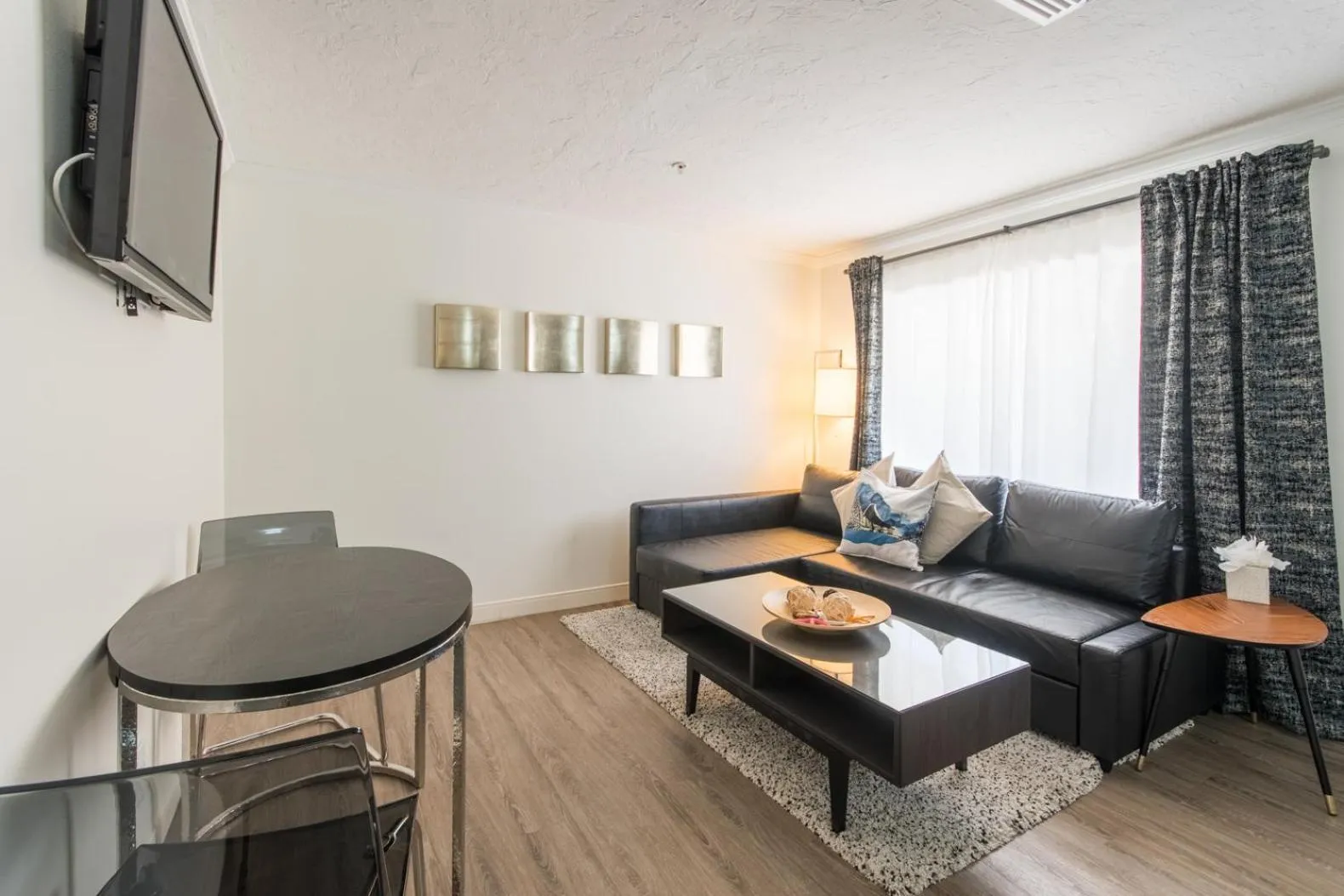 Kitchen or kitchenette in Hibiscus Suites - Sarasota