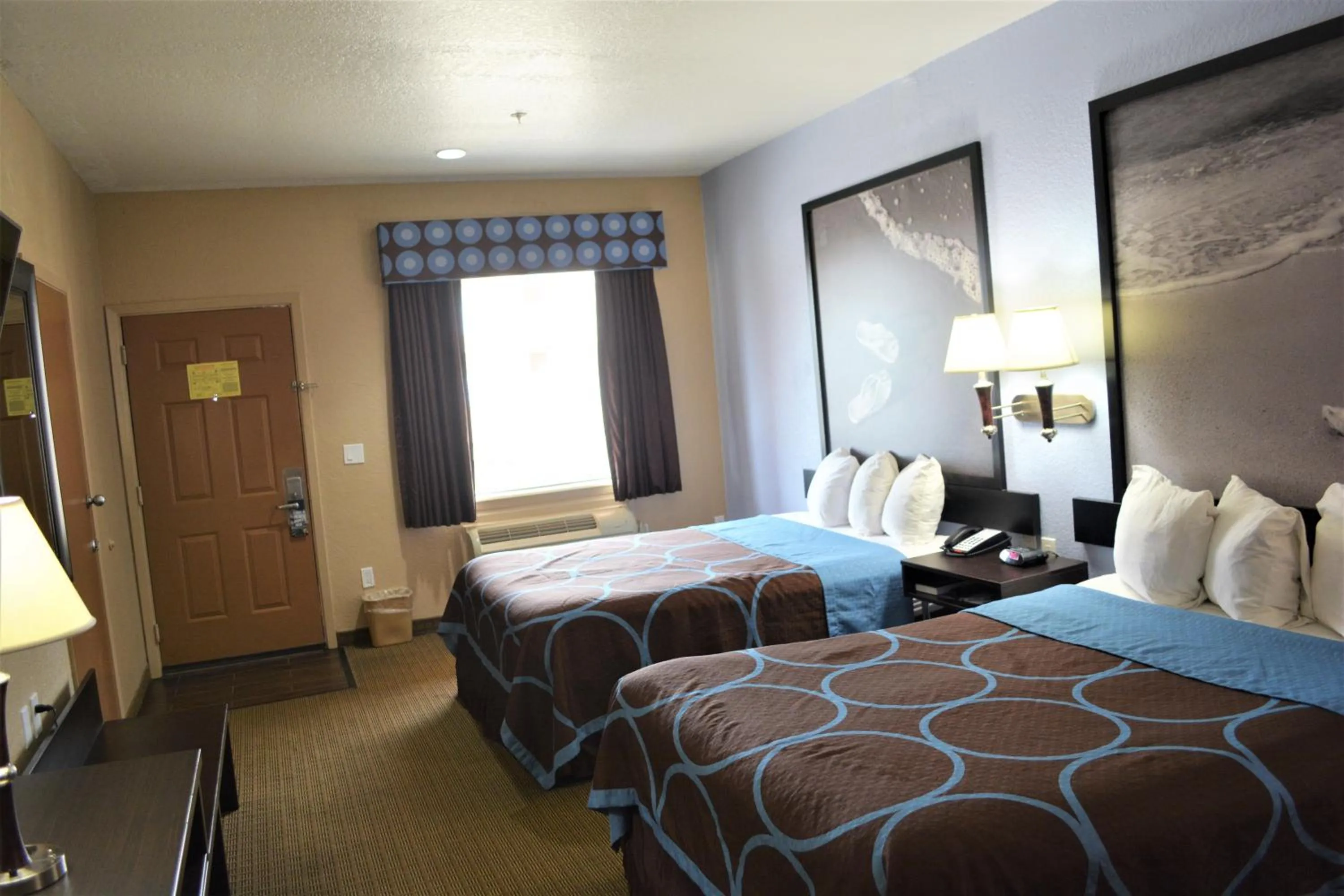Photo of the whole room, Bed in Super 8 by Wyndham Galveston