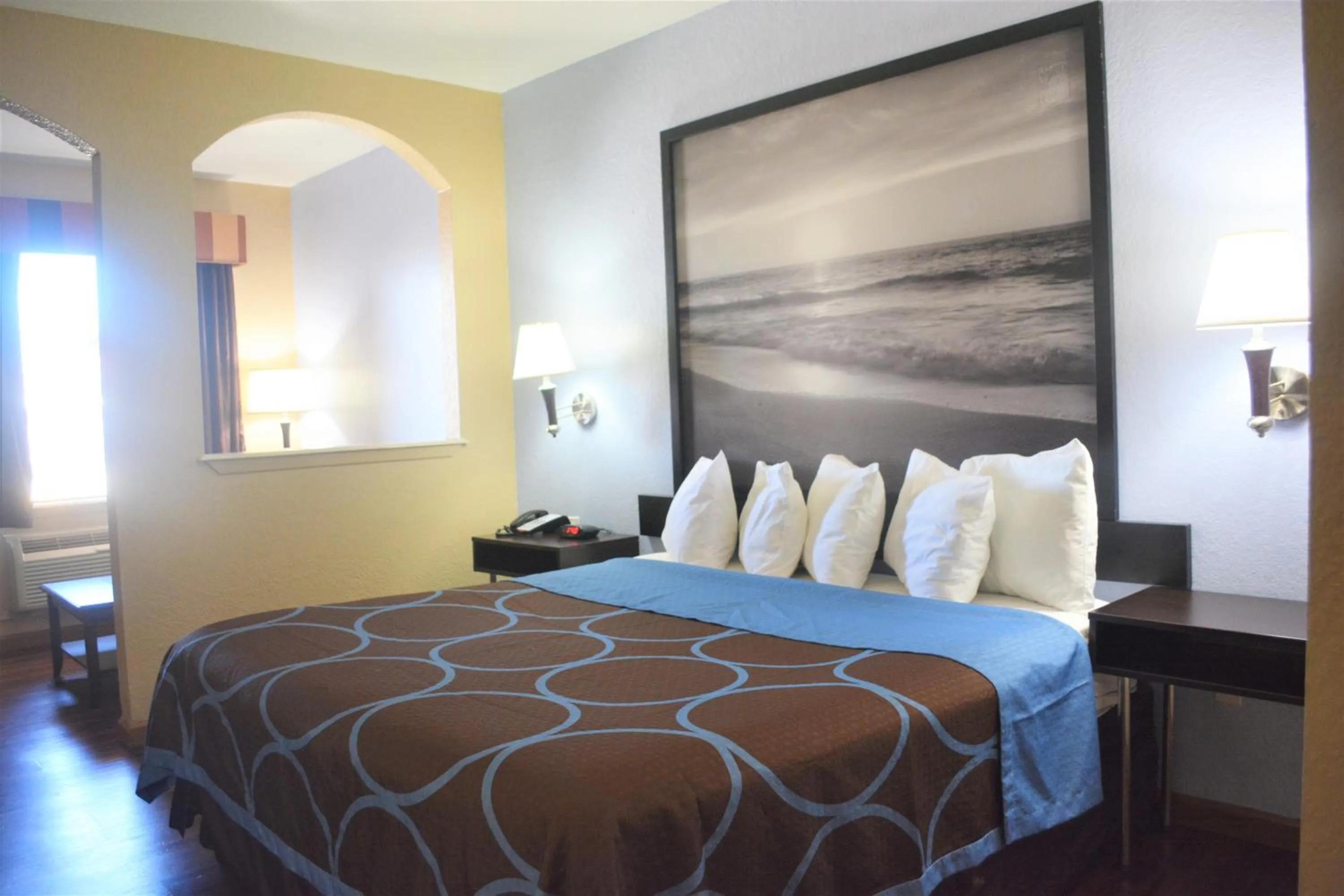 Bedroom, Bed in Super 8 by Wyndham Galveston