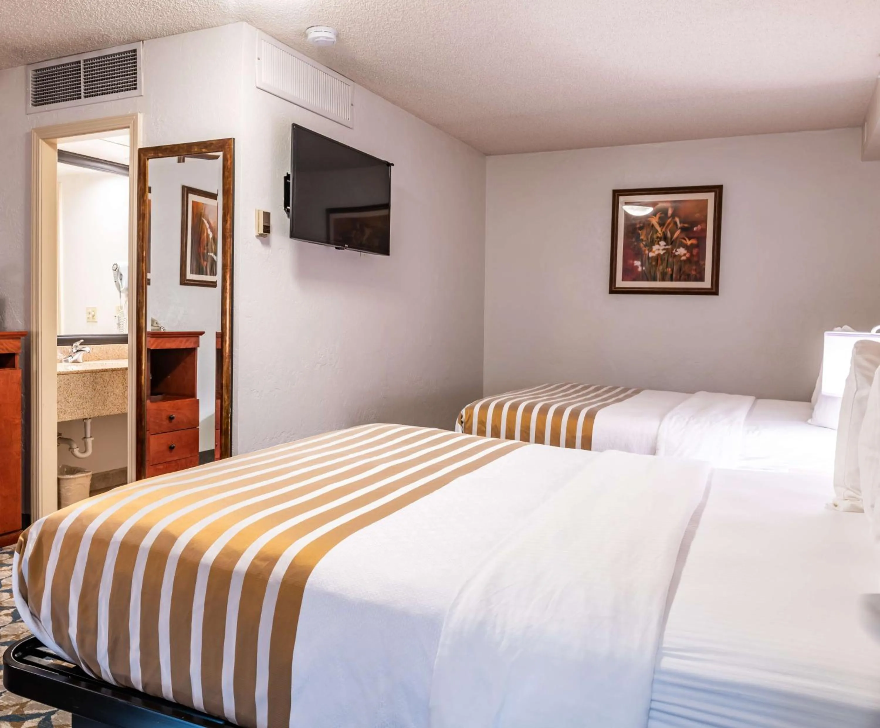 Bedroom, Bed in Best Western Vista Inn at the Airport