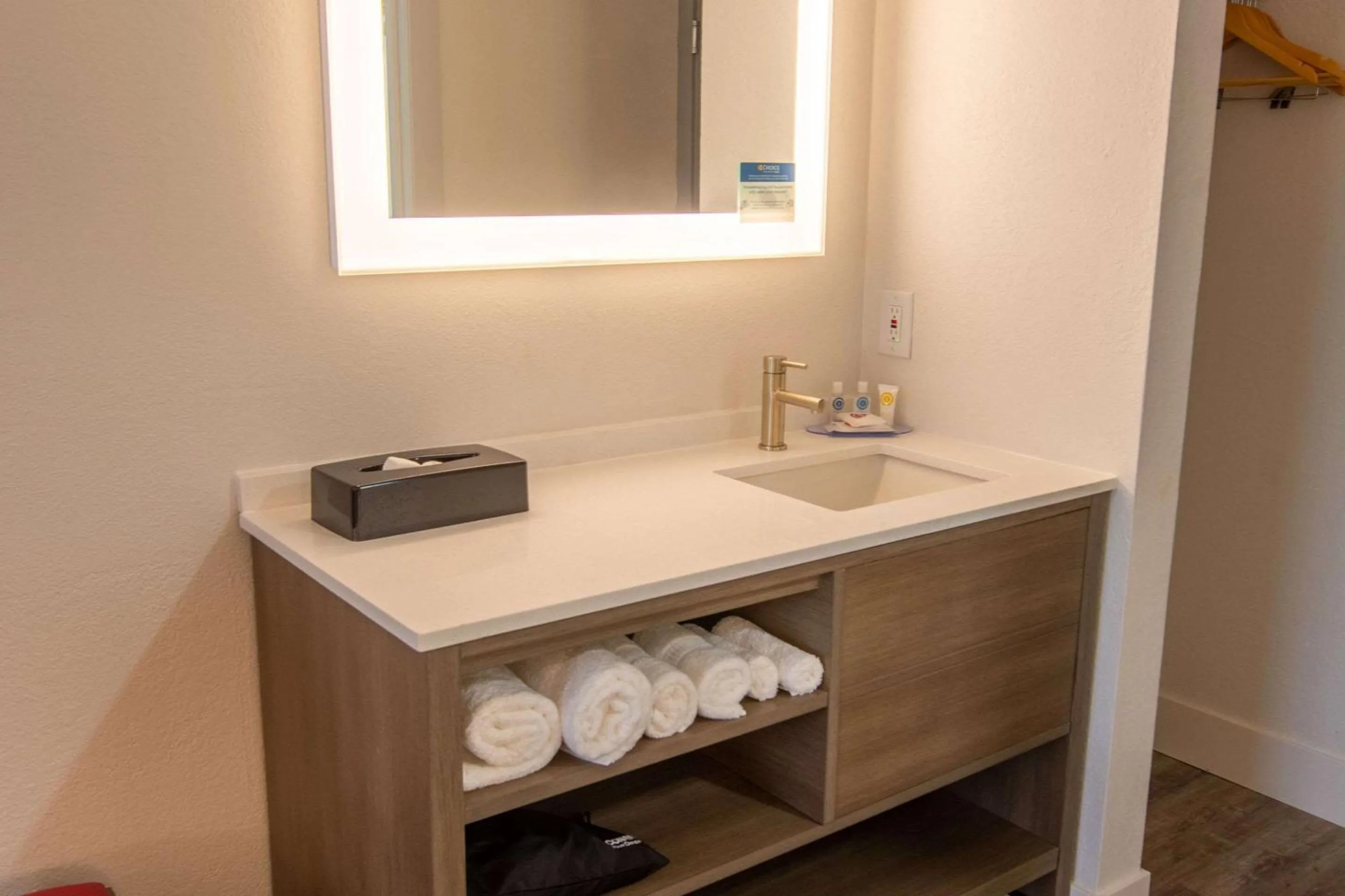 Bedroom in Comfort Inn Battle Mountain - Midway Between Elko and Winnemucca