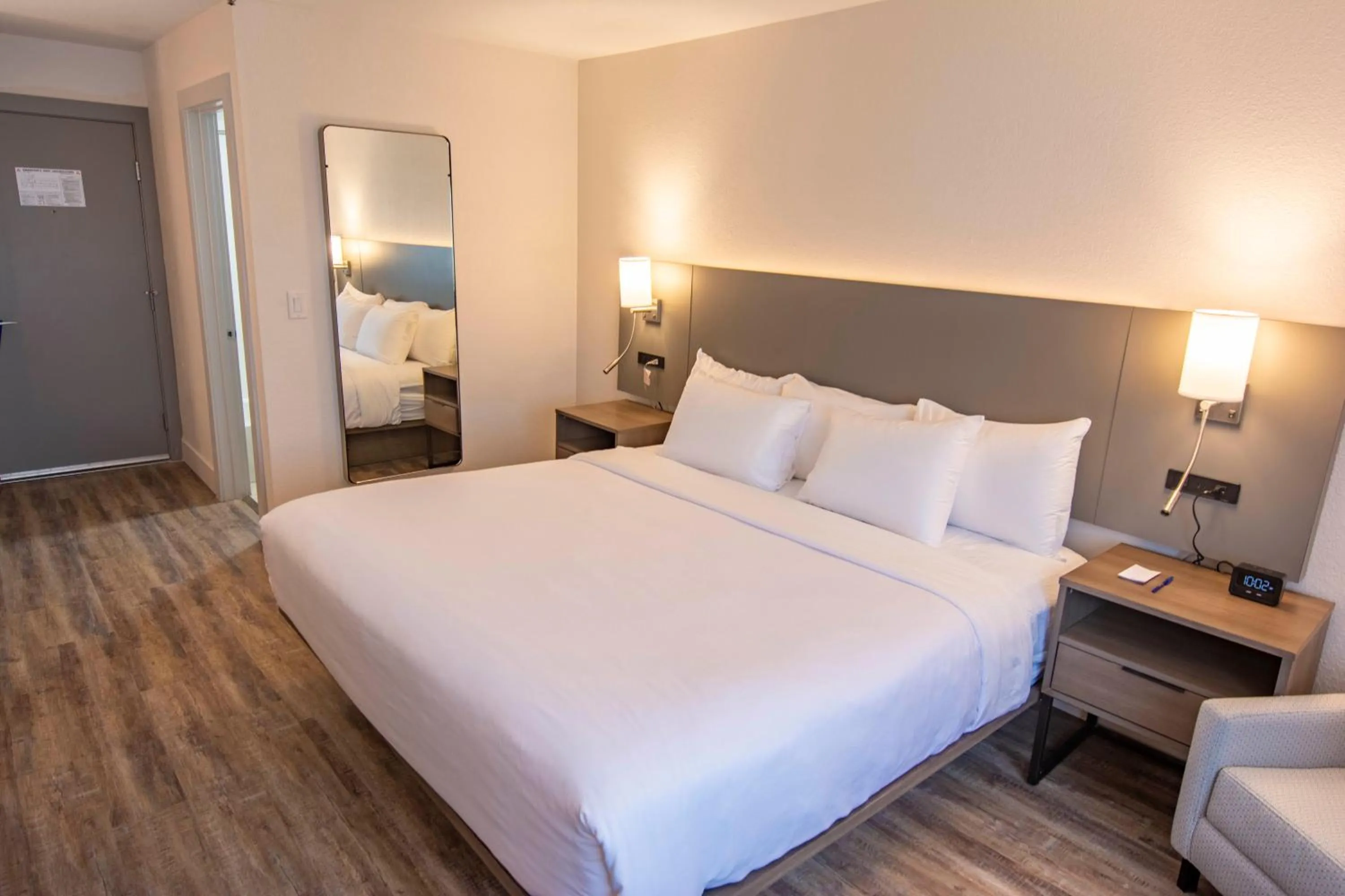 Bed in Comfort Inn Battle Mountain - Midway Between Elko and Winnemucca