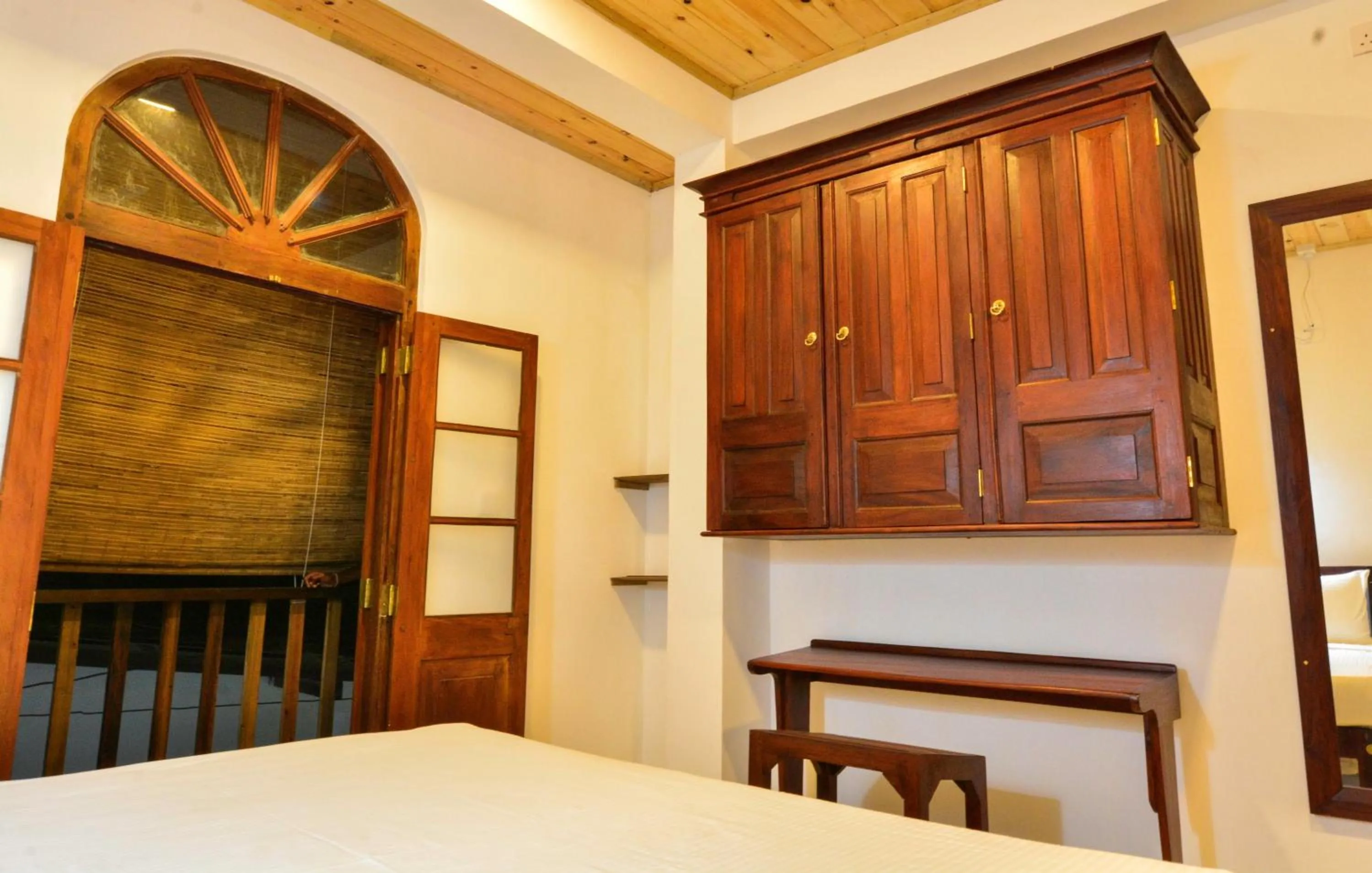 Photo of the whole room, Bed in Fort Sapphire