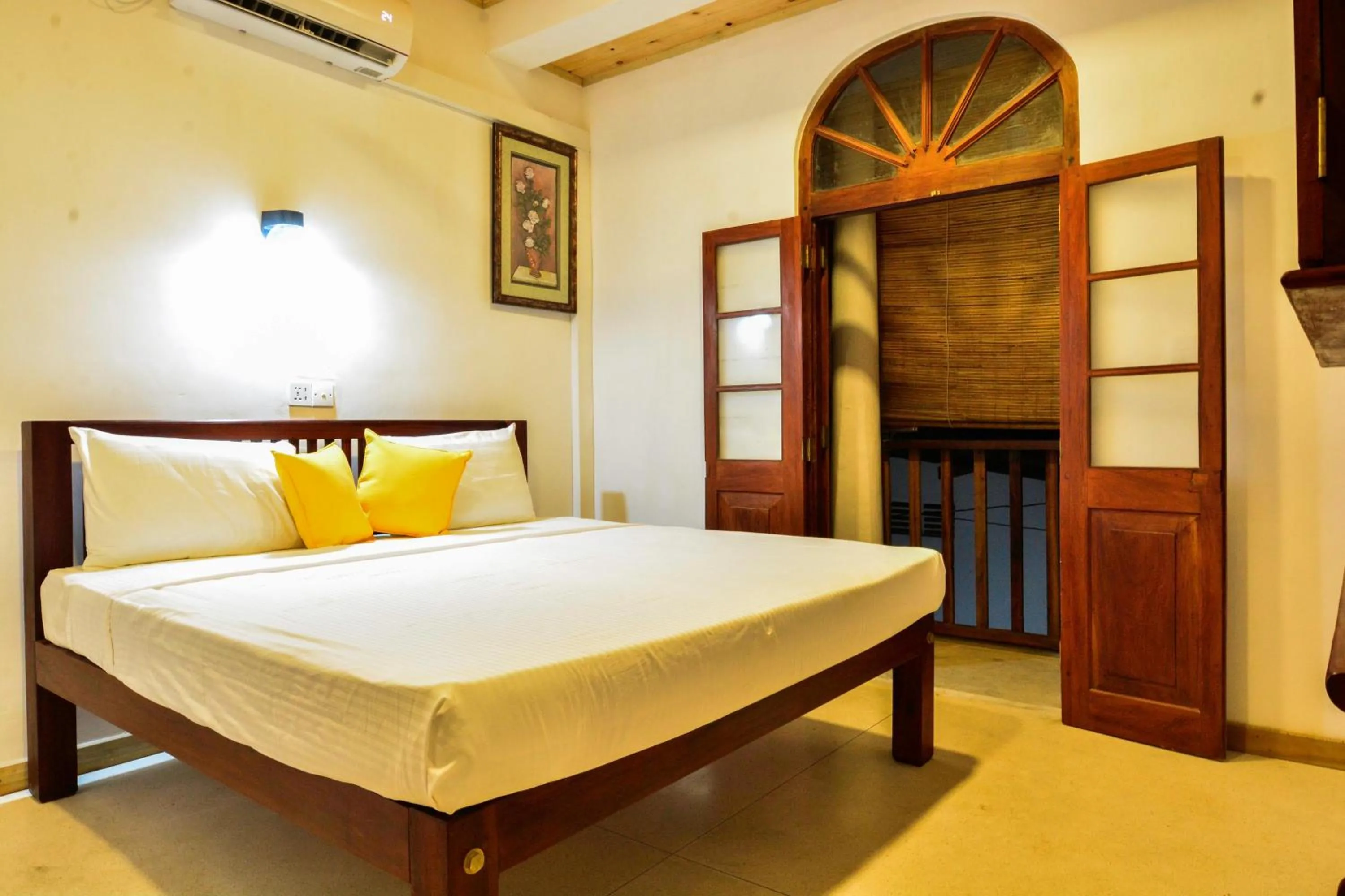 Photo of the whole room, Bed in Fort Sapphire